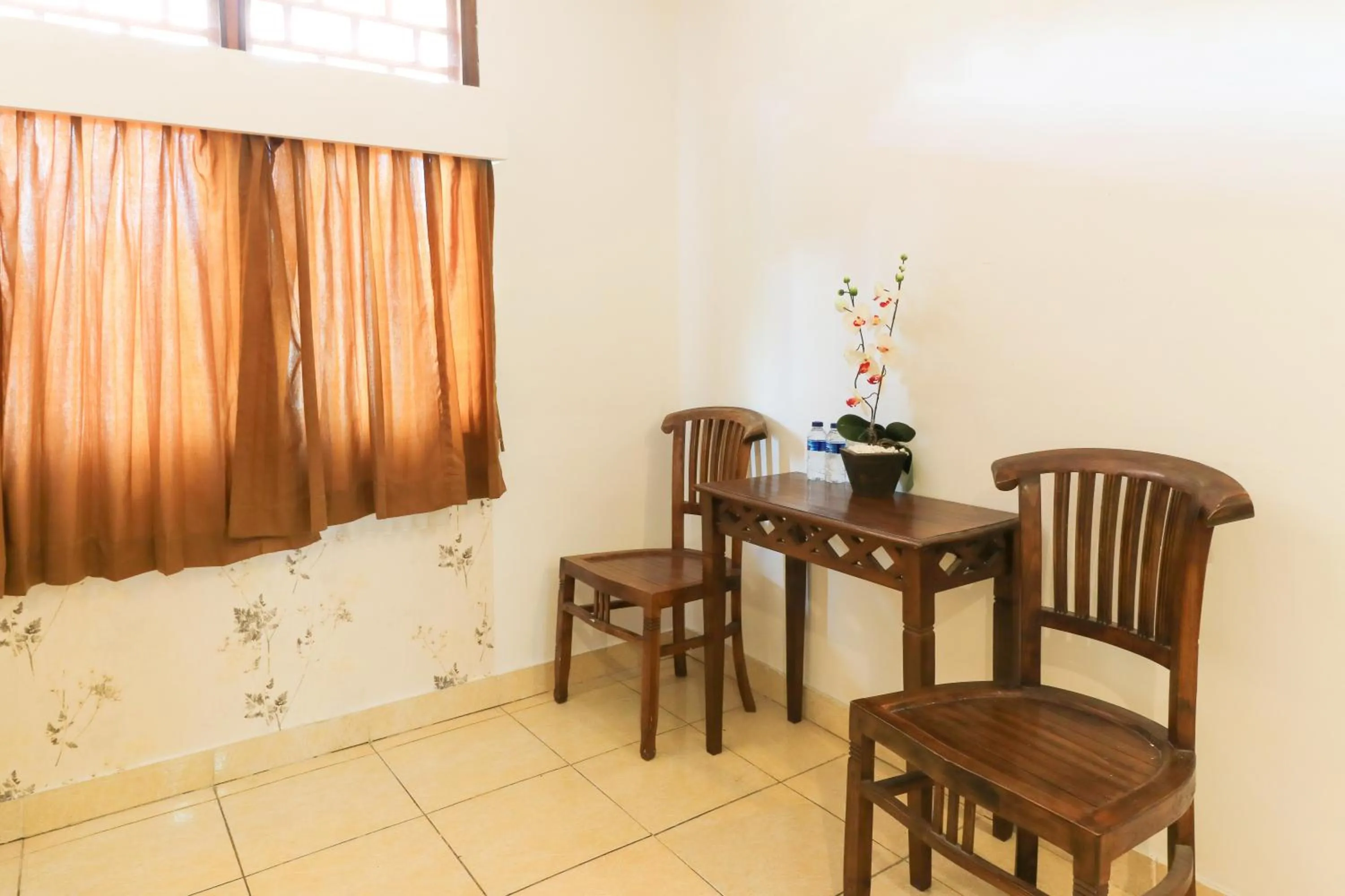Seating area in Ayu Lili Garden Hotel Kuta