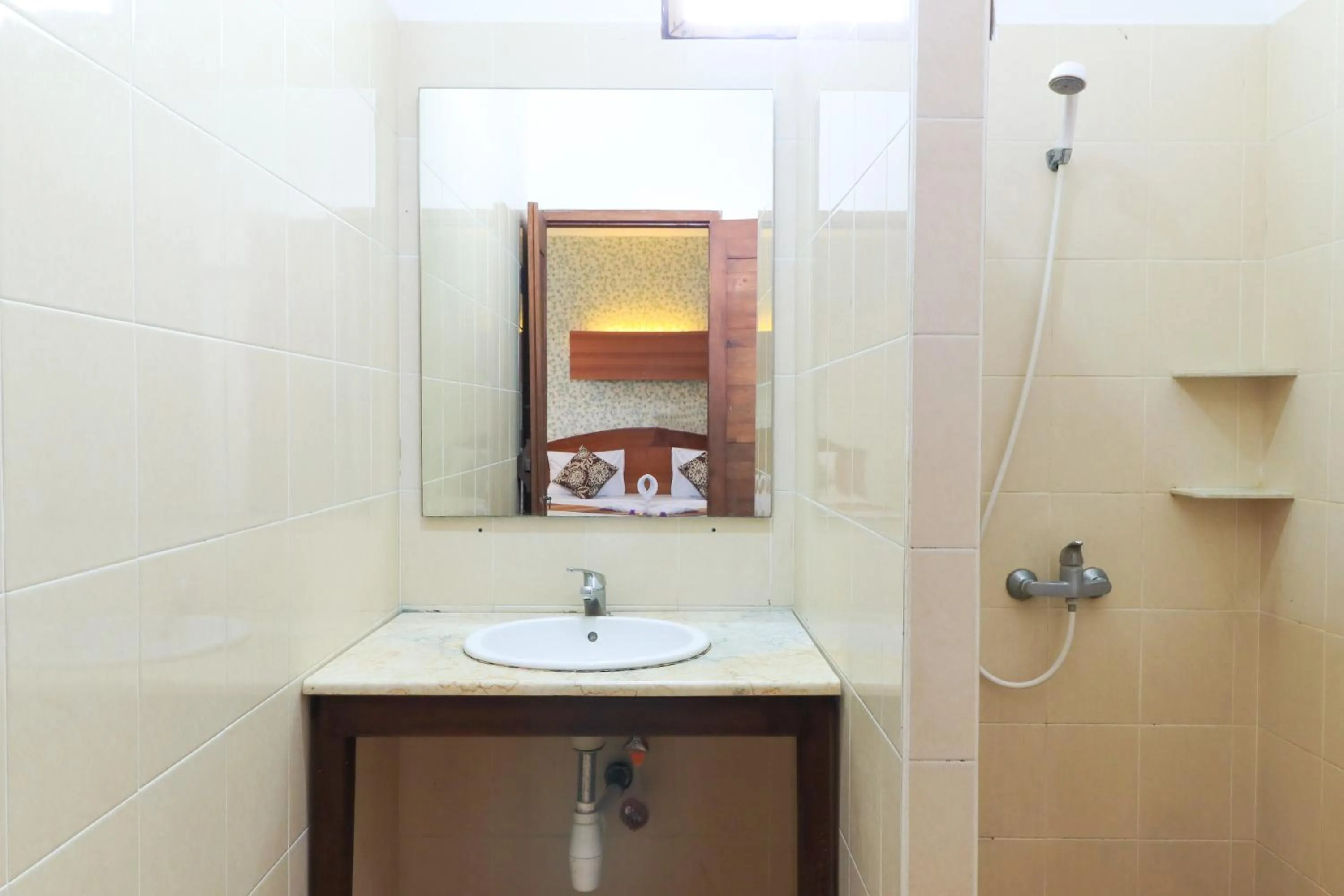 Bathroom in Ayu Lili Garden Hotel Kuta