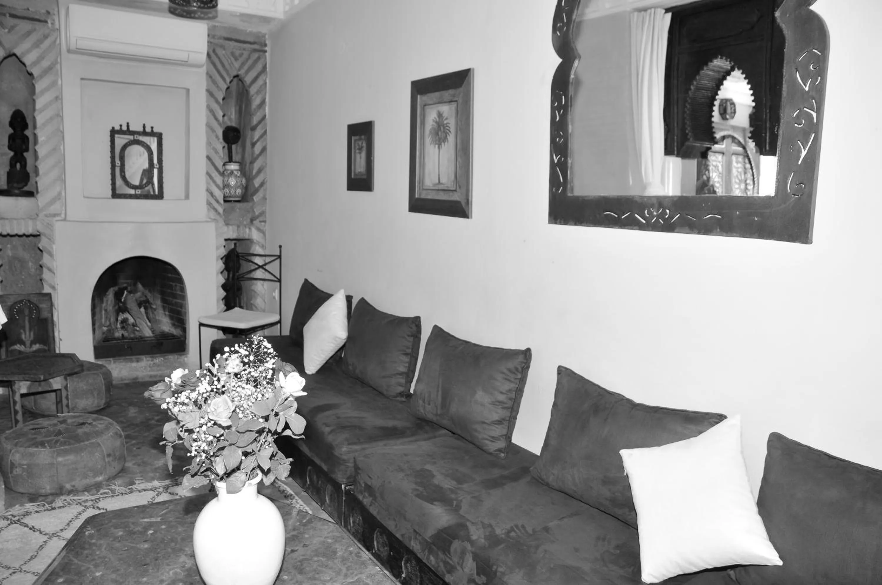 Communal lounge/ TV room in Riad Haraka