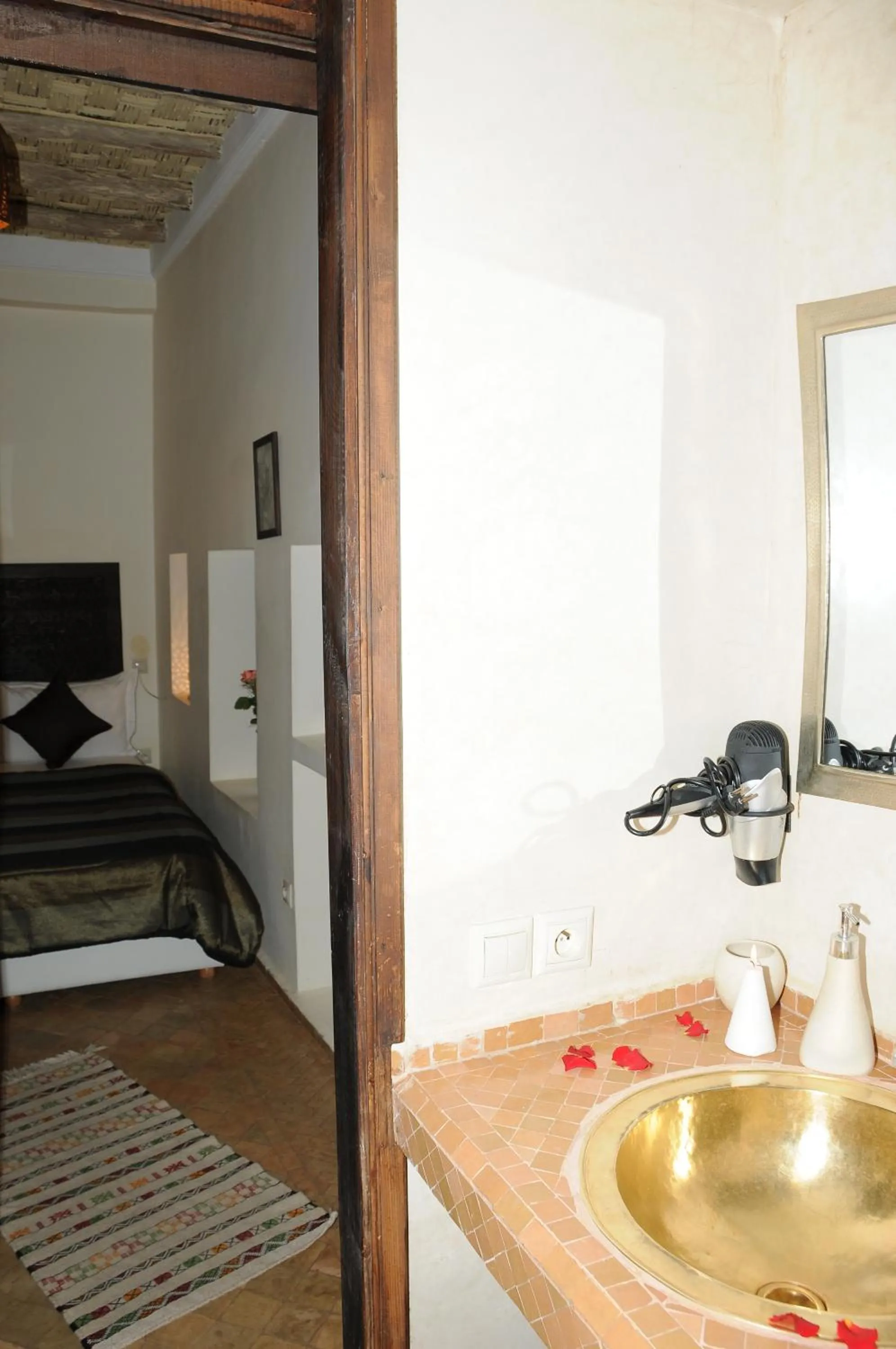 Bathroom, Bed in Riad Haraka