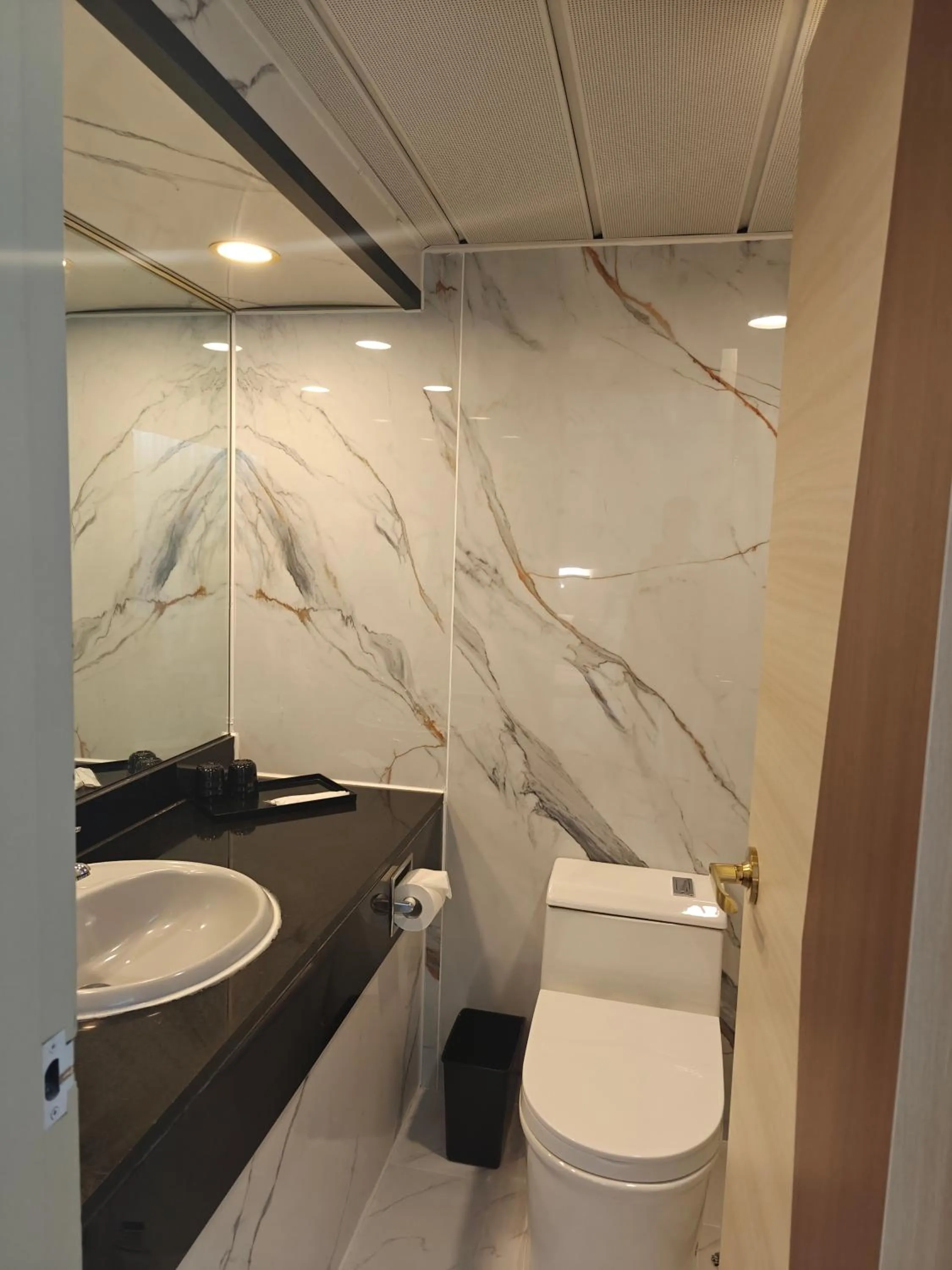 Toilet in Best Western Plus Tsim Sha Tsui