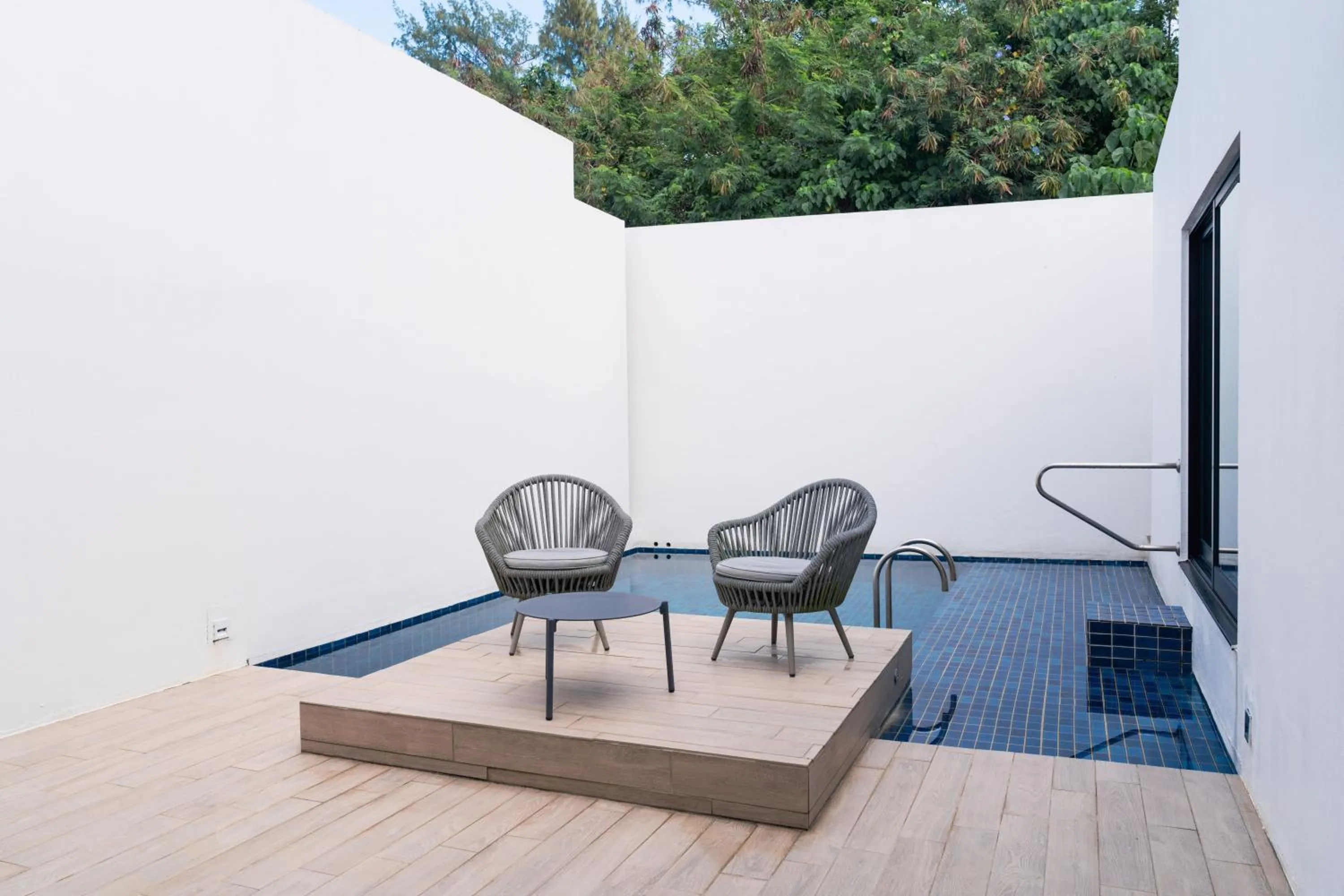 Pool view in Grand Bleu Gamin