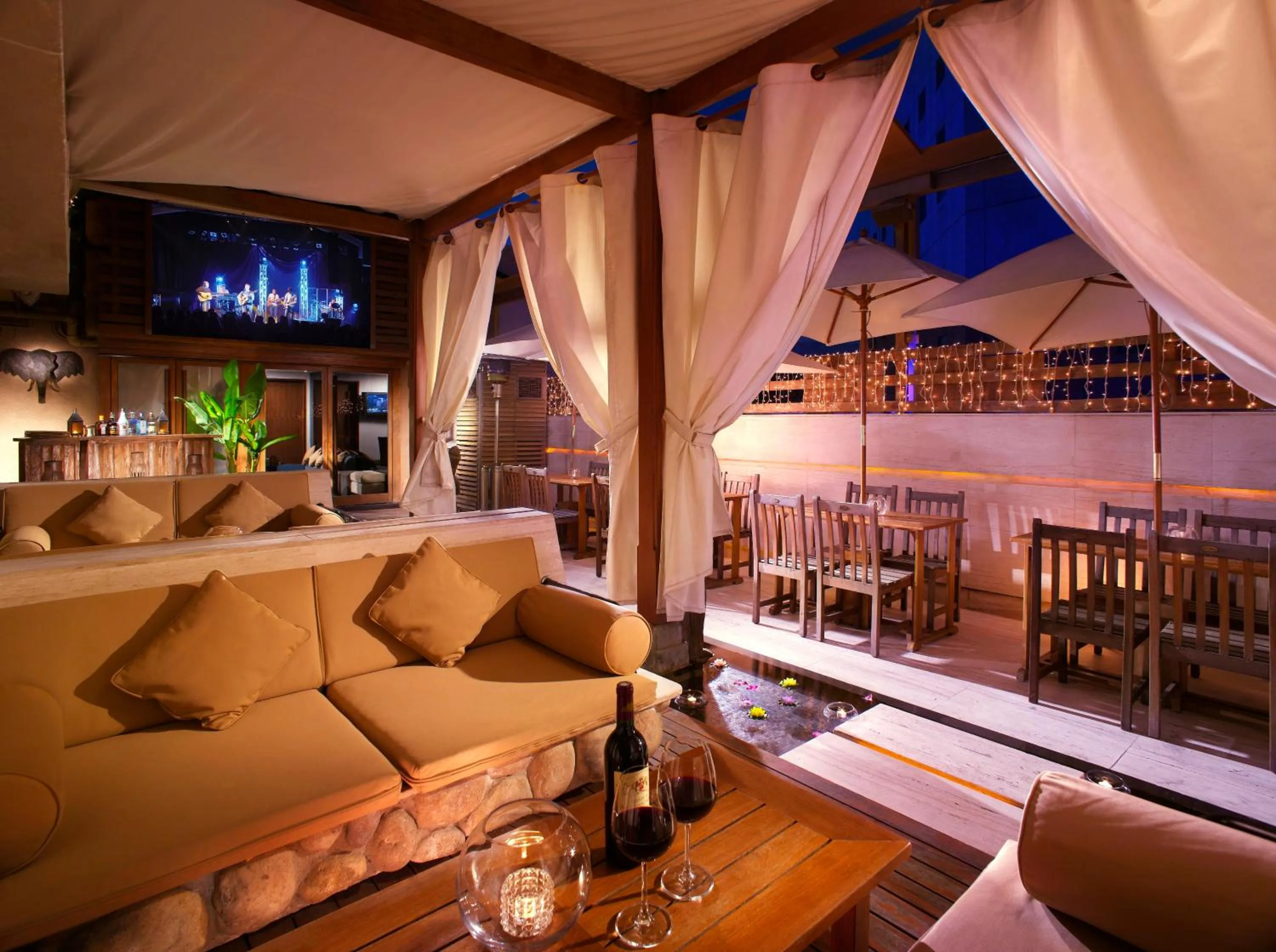 Lounge or bar in Nathan Hotel