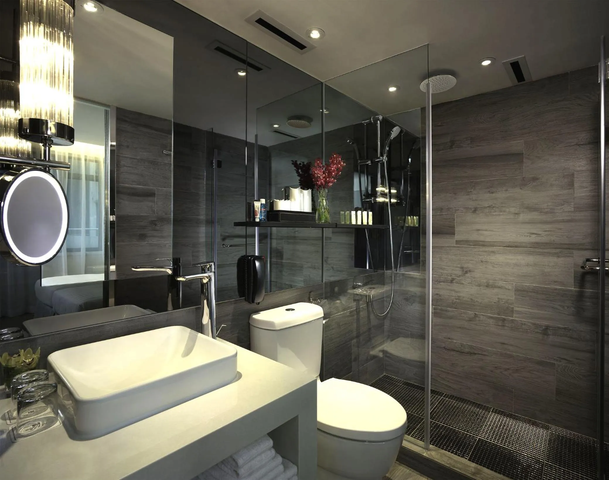 Shower in Nathan Hotel