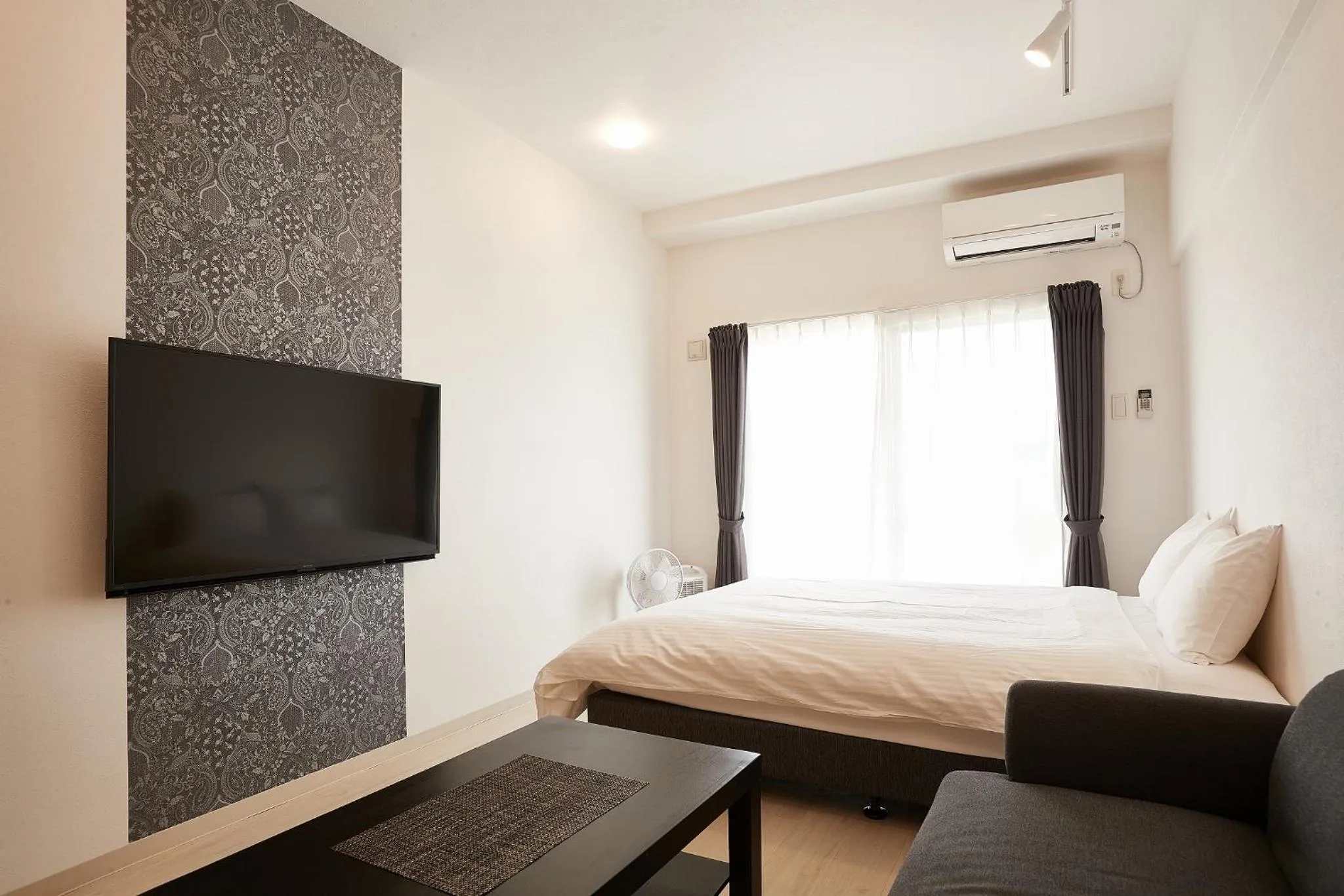 kitchen, Bed in New Normal Hotel in NAGO ニューノーマルホテルイン名護