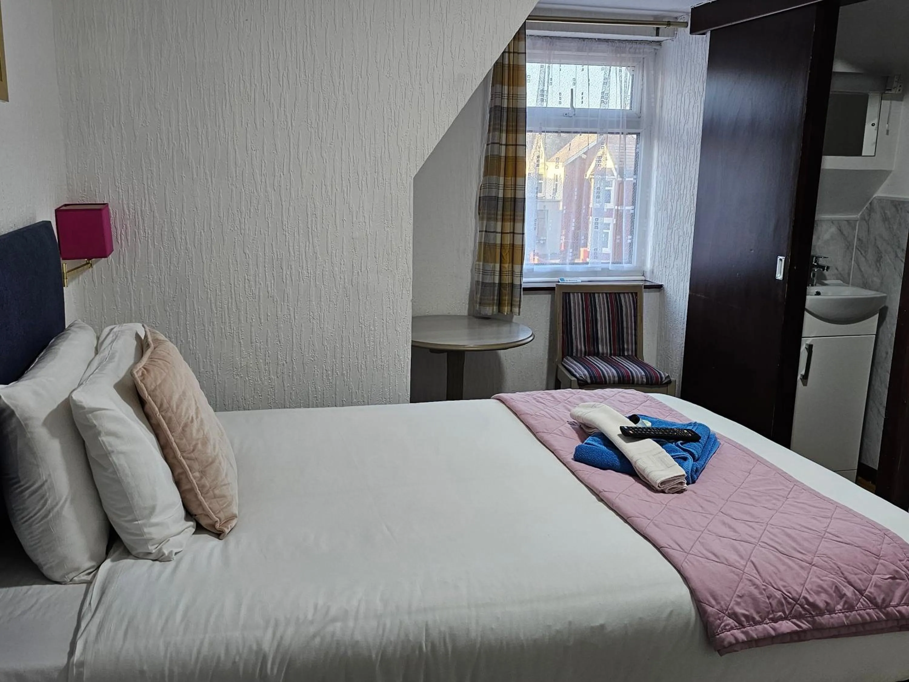 Bedroom, Bed in Collingwood Hotel