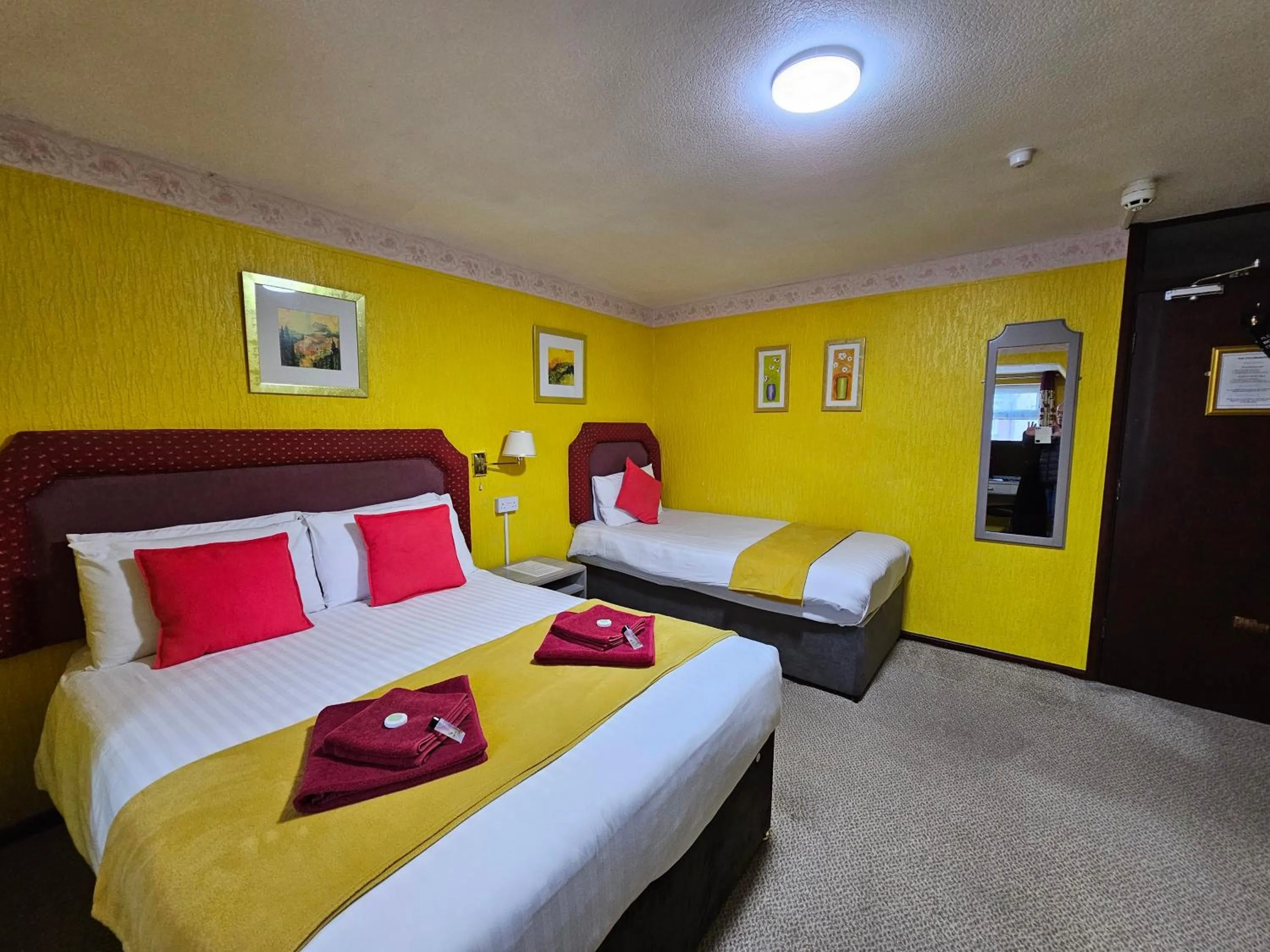 Bedroom, Bed in Collingwood Hotel