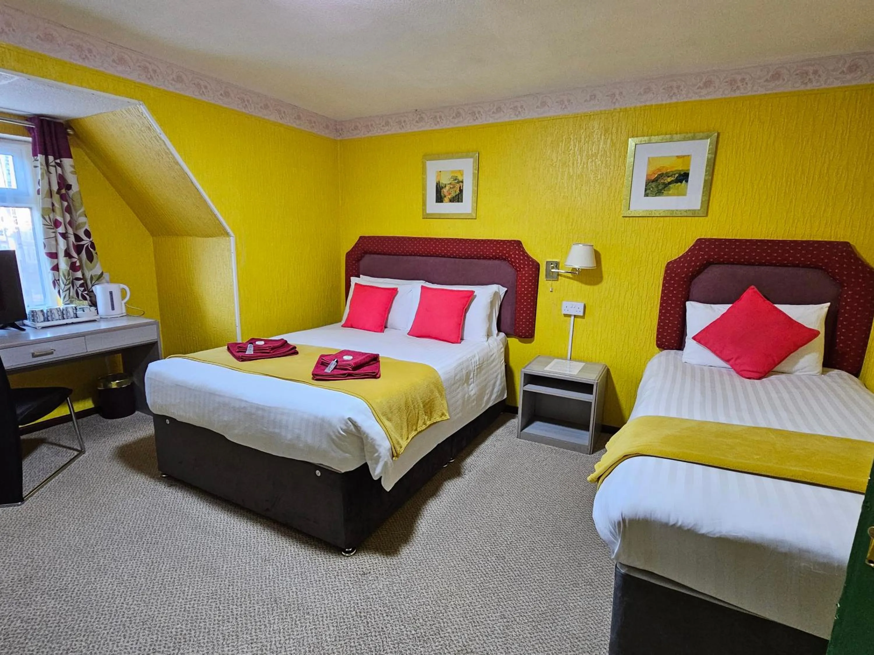 Bedroom, Bed in Collingwood Hotel