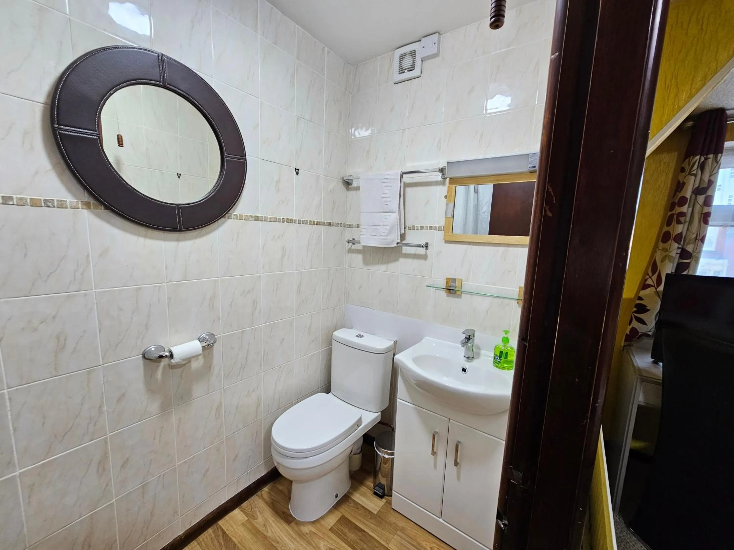 Bathroom in Collingwood Hotel