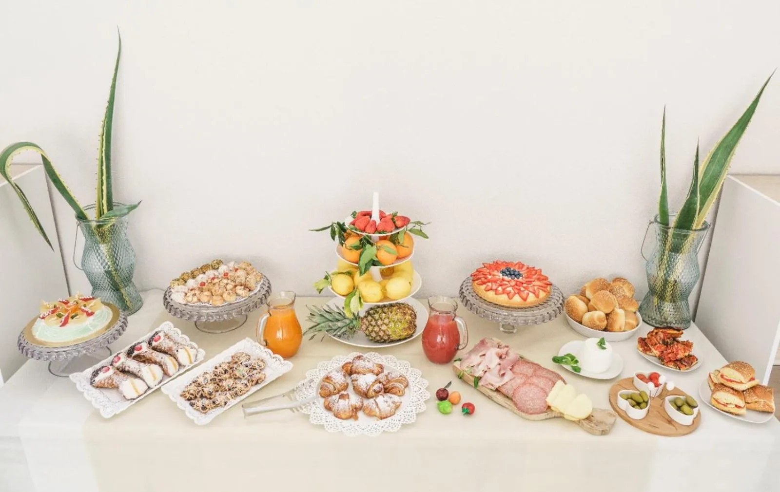 Buffet breakfast in Oasi del Golfo Suites B&B