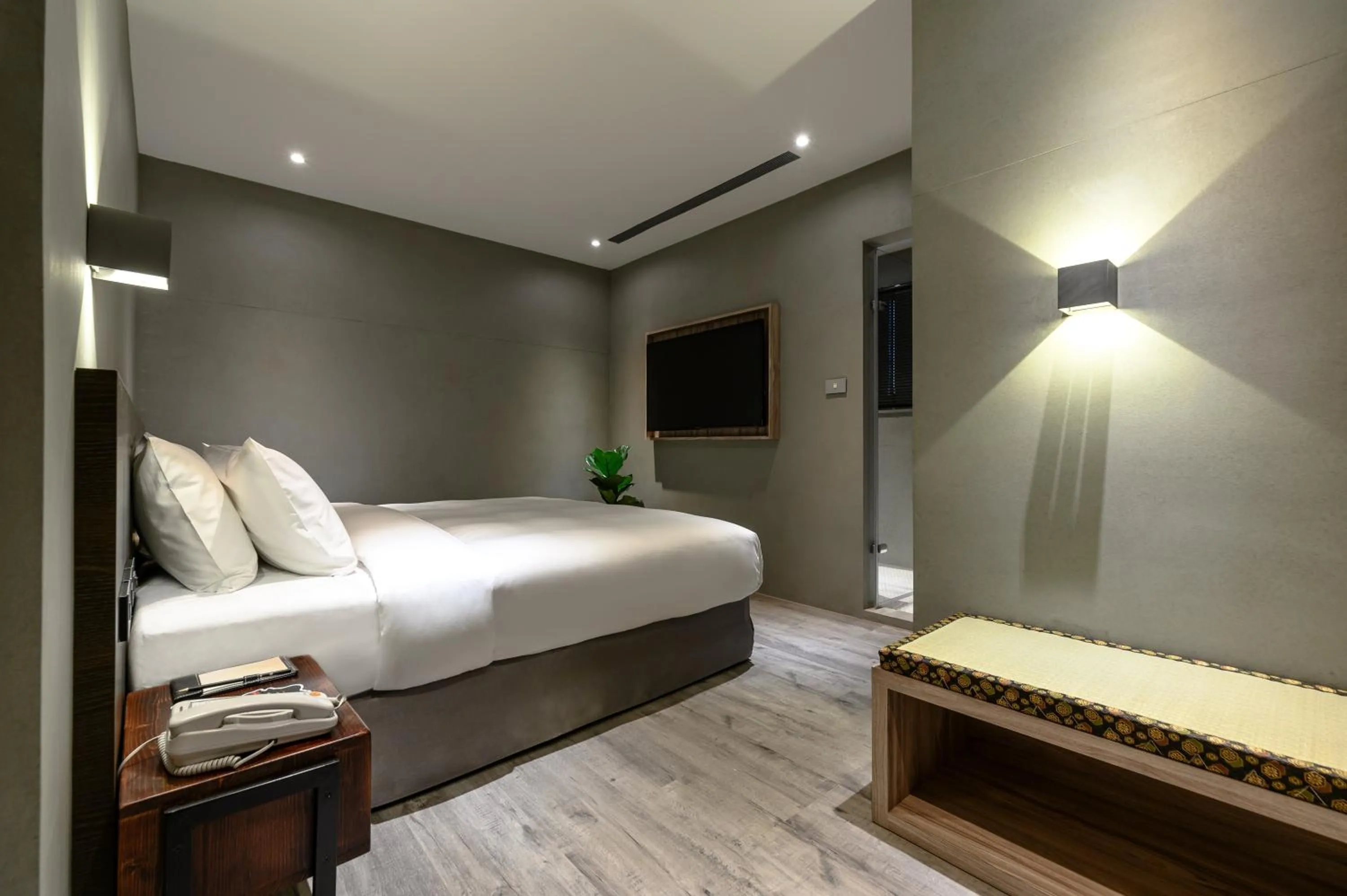 Photo of the whole room, Bed in Yunoyado Onsen Hot Spring Hotel Deyang