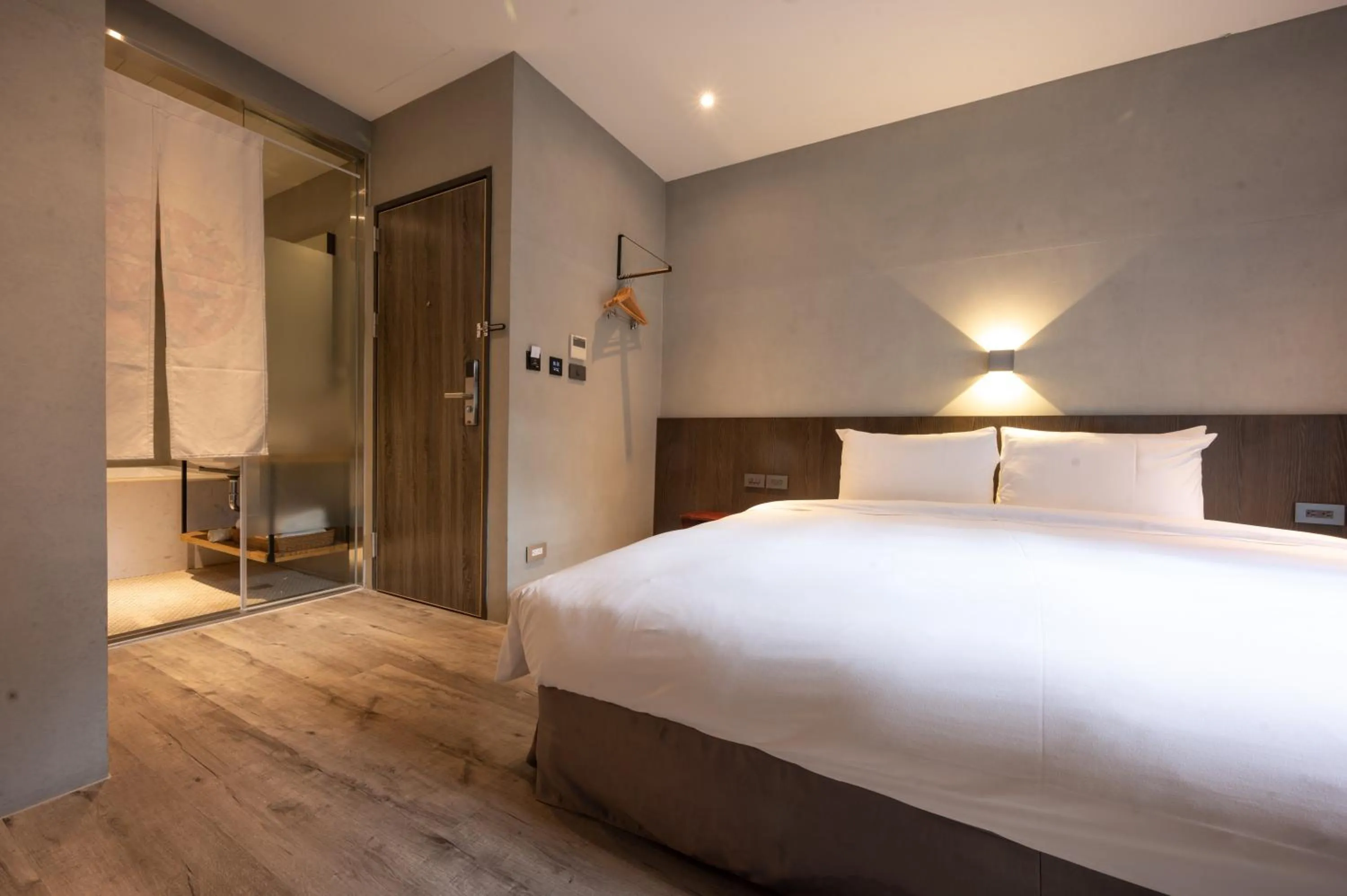 Bed in Yunoyado Onsen Hot Spring Hotel Deyang