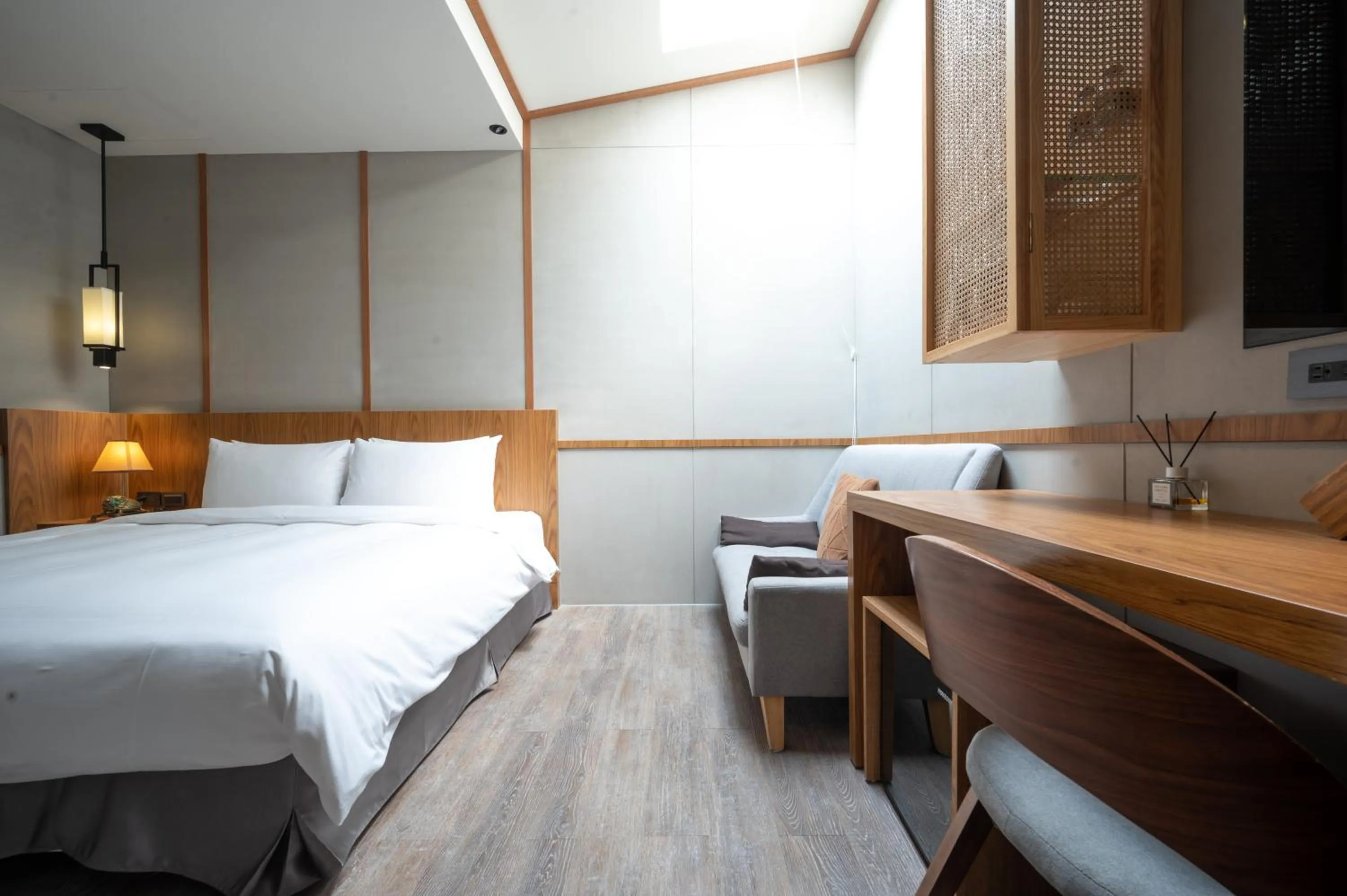 Bed in Yunoyado Onsen Hot Spring Hotel Deyang