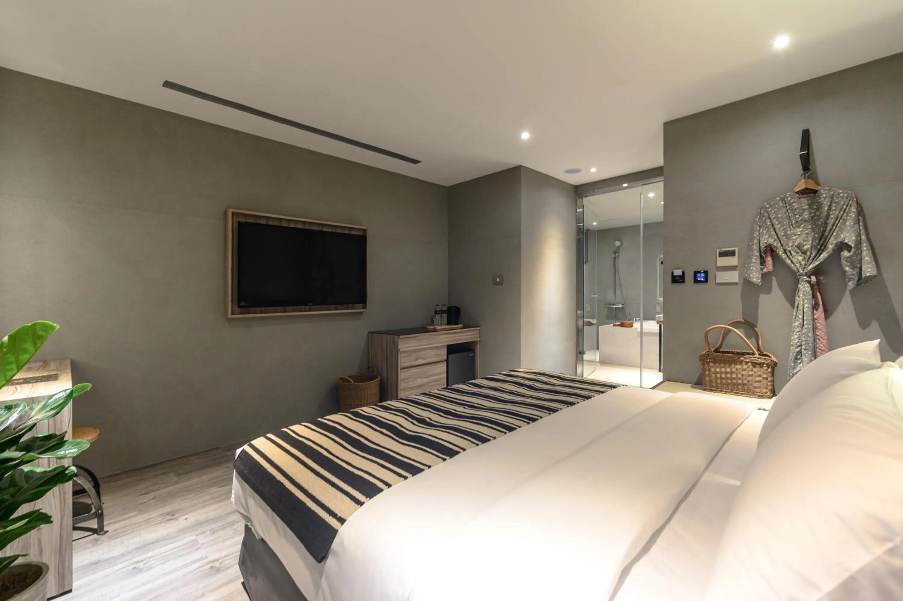 Photo of the whole room, Bed in Yunoyado Onsen Hot Spring Hotel Deyang