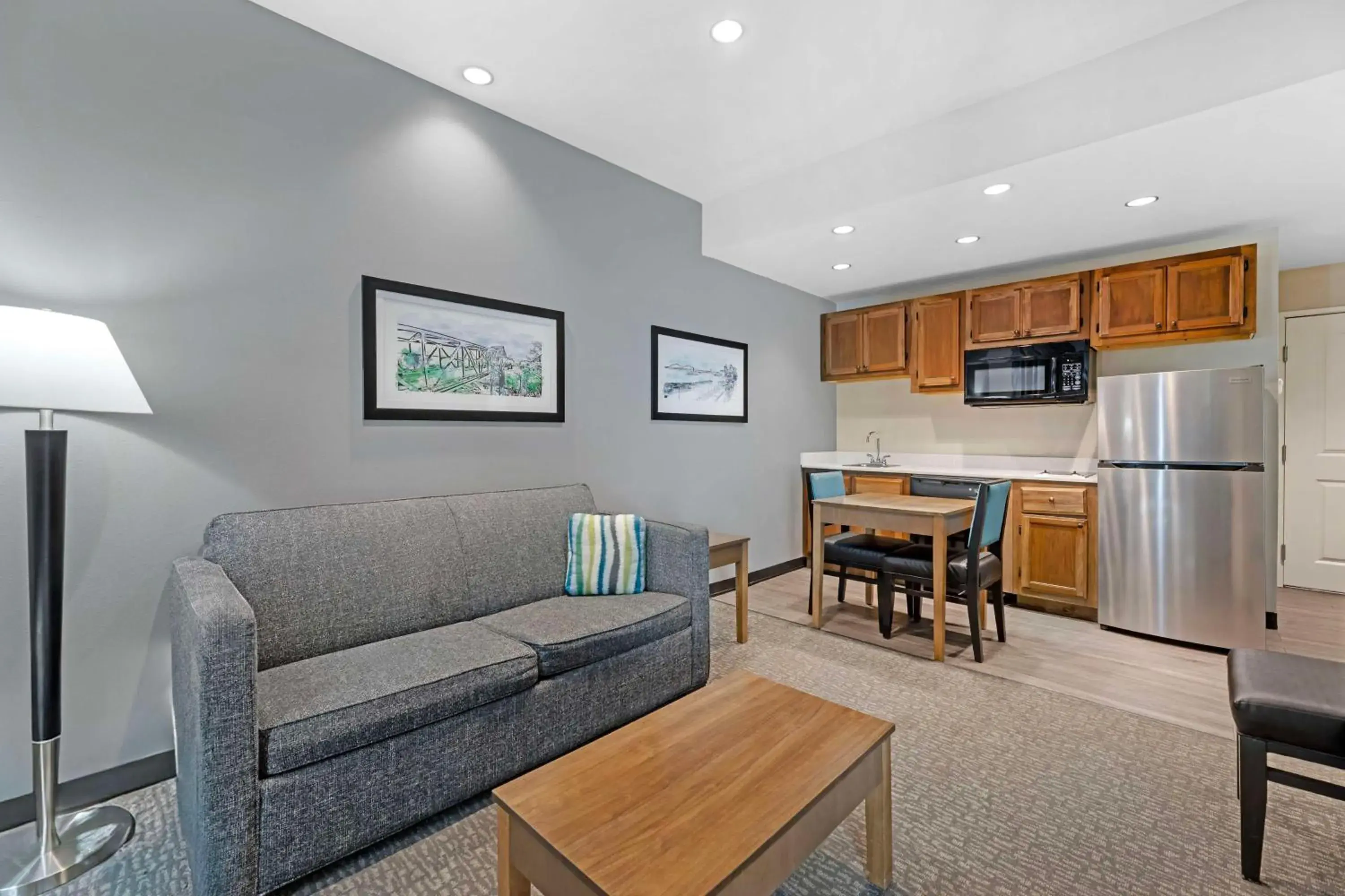 King Suite with Sofa Bed in Best Western Plus Executive Residency Marion King Suite with Sofa Bed in Best Western Plus Executive Residency Marion