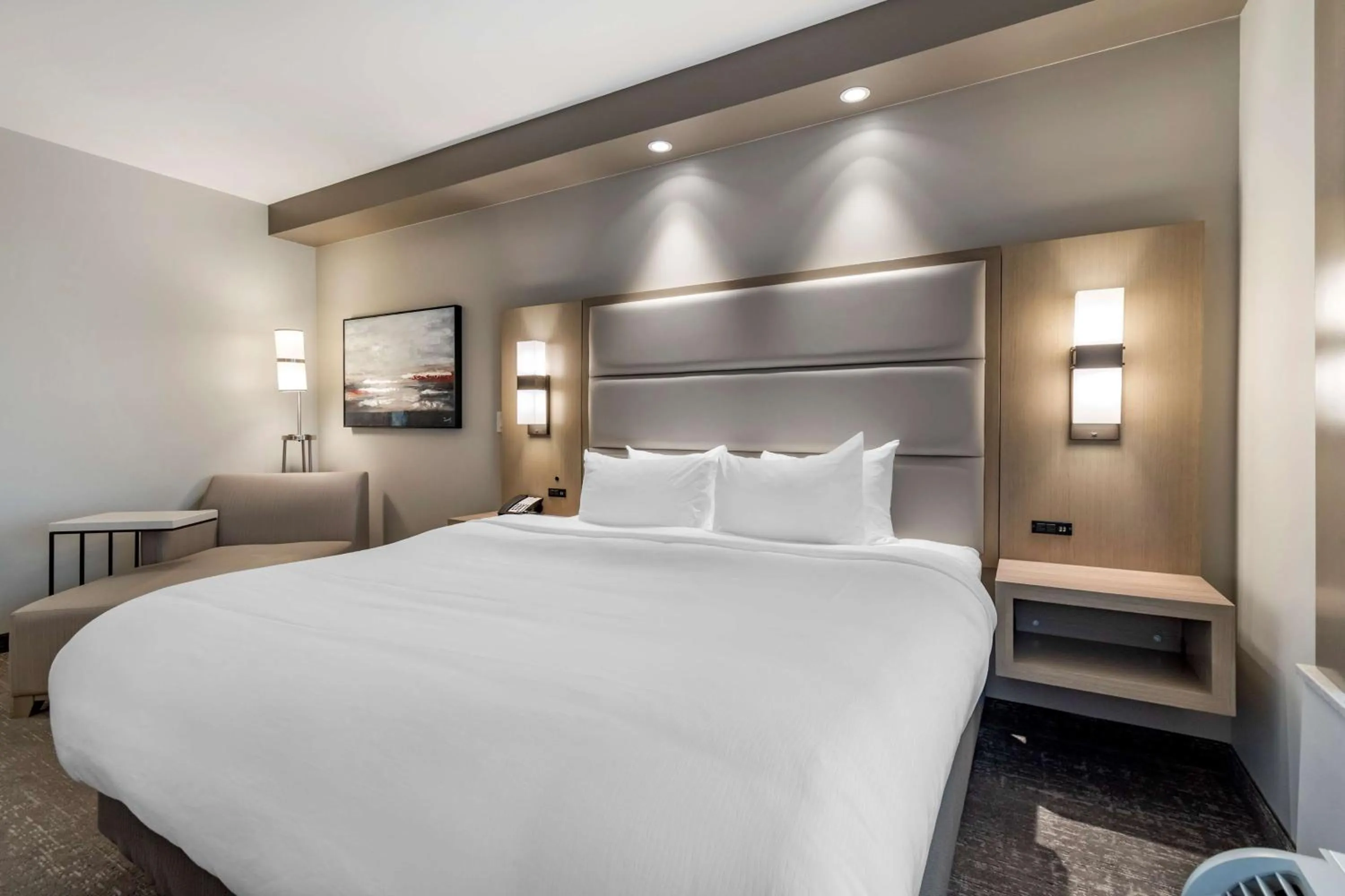 Bedroom, Bed in Best Western Premier Prince Albert