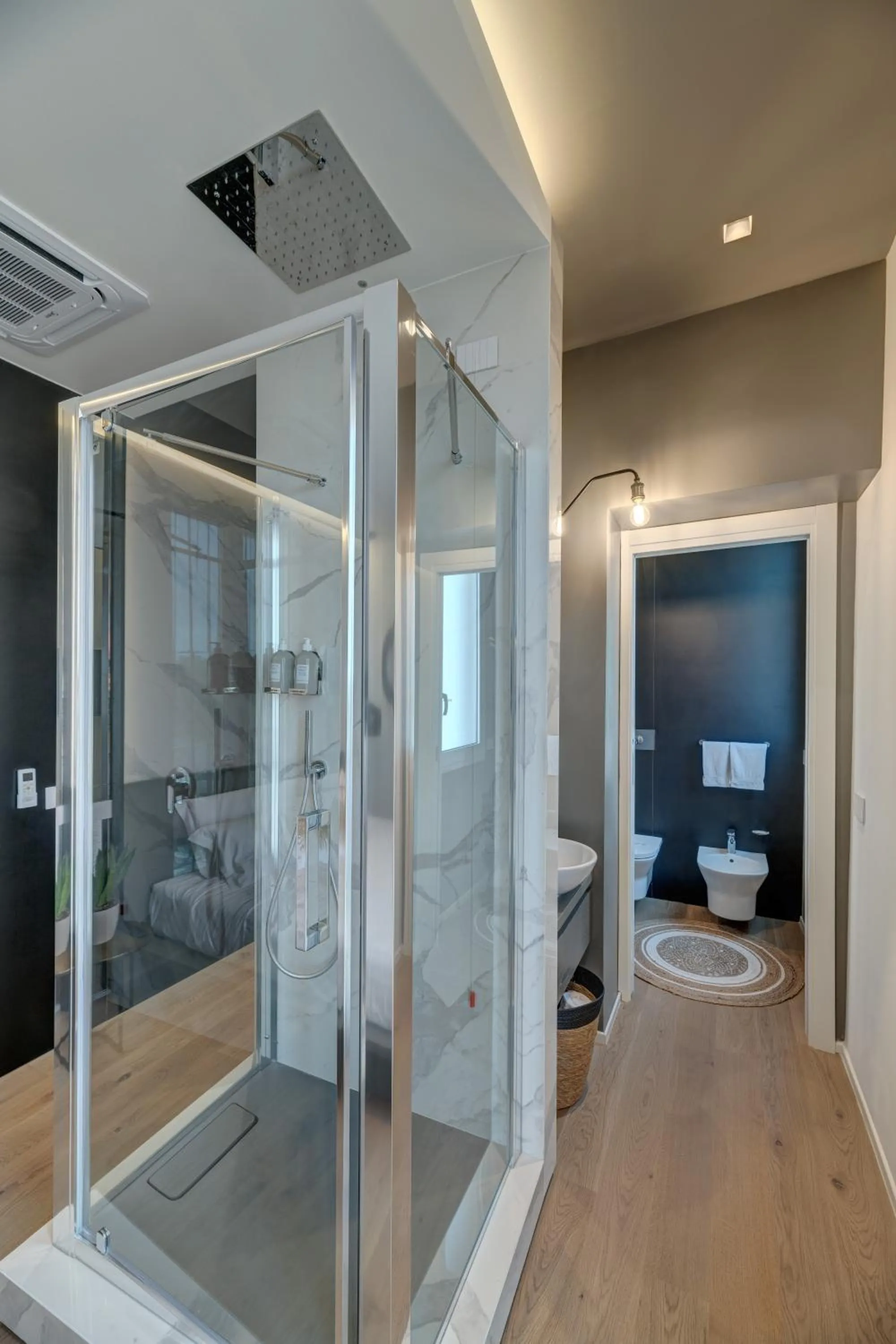 Shower in Le Palmette Suites