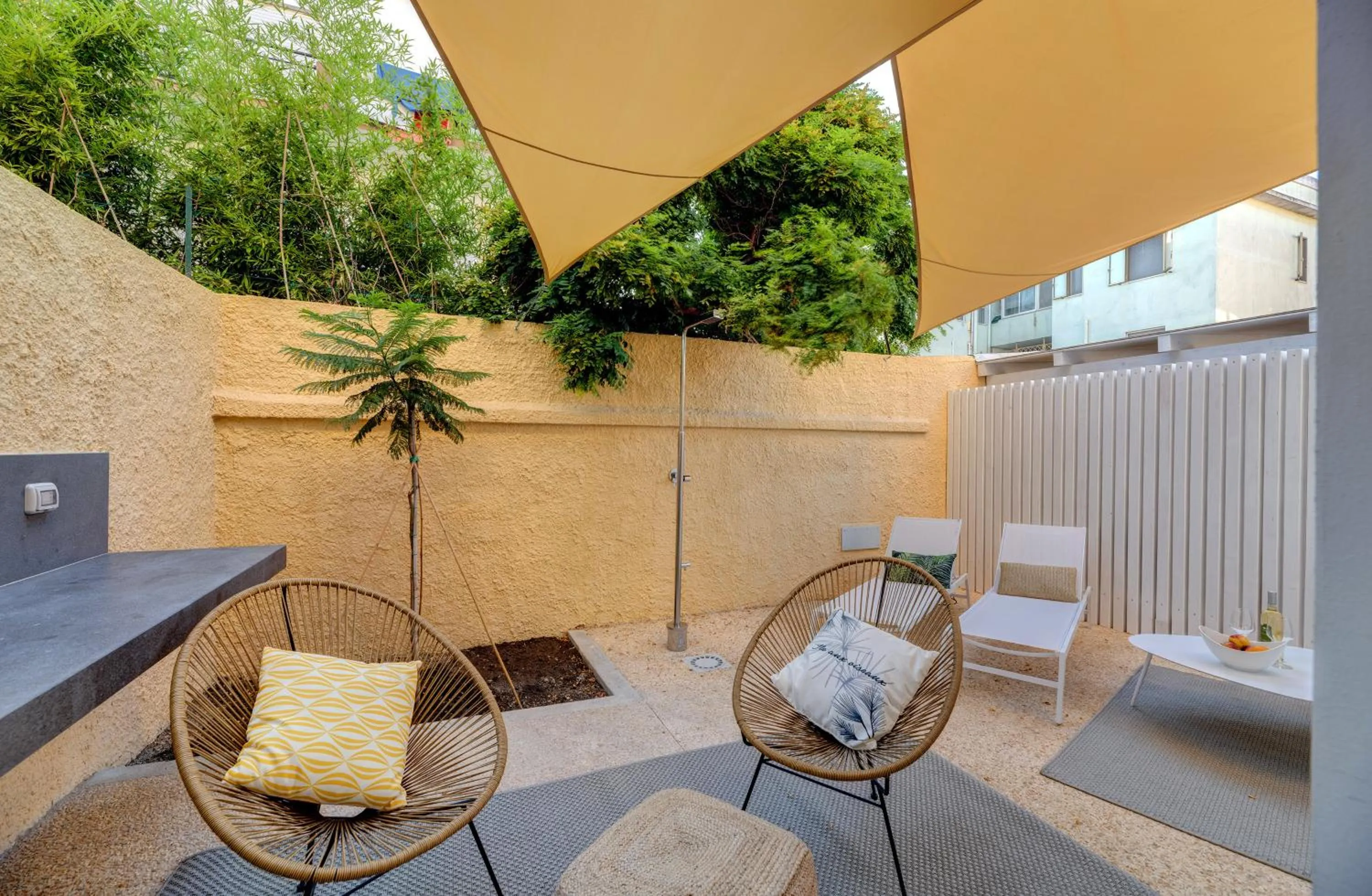 Patio in Le Palmette Suites