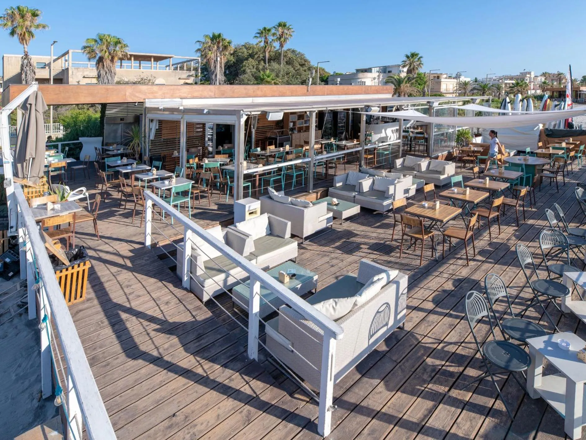 Restaurant/places to eat in Le Palmette Suites