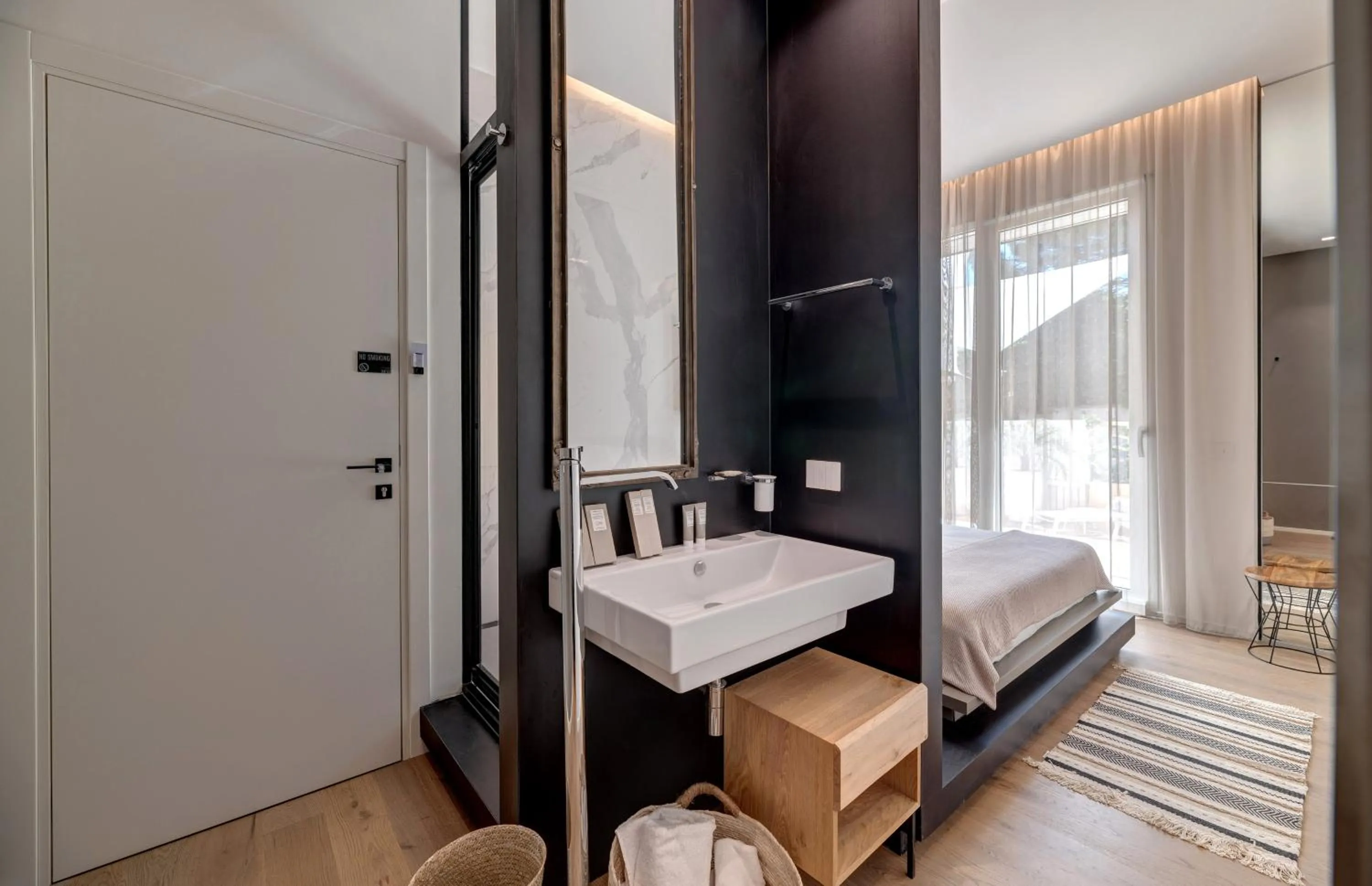 Photo of the whole room, Bed in Le Palmette Suites