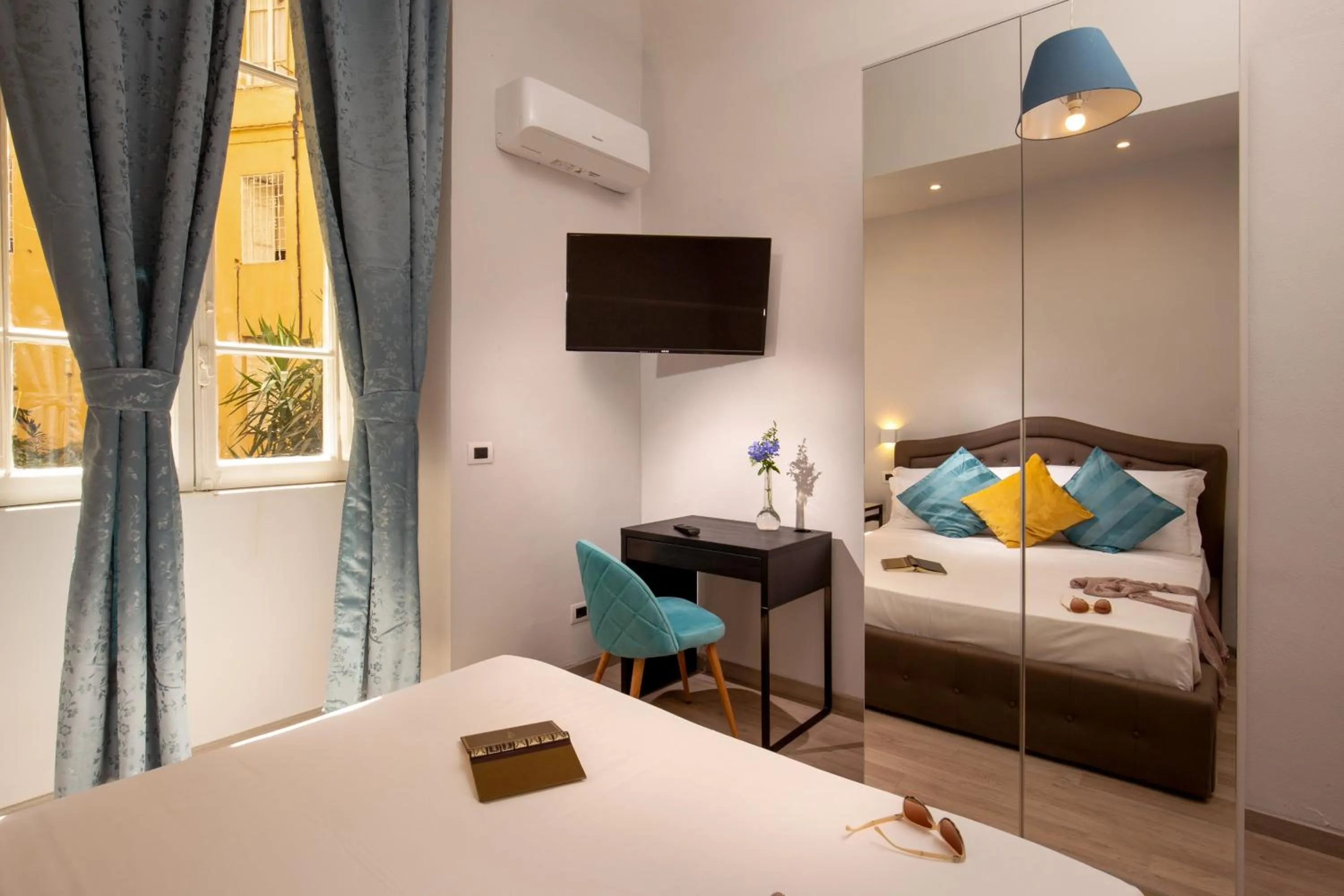 Bed in The Shell Rome Suite