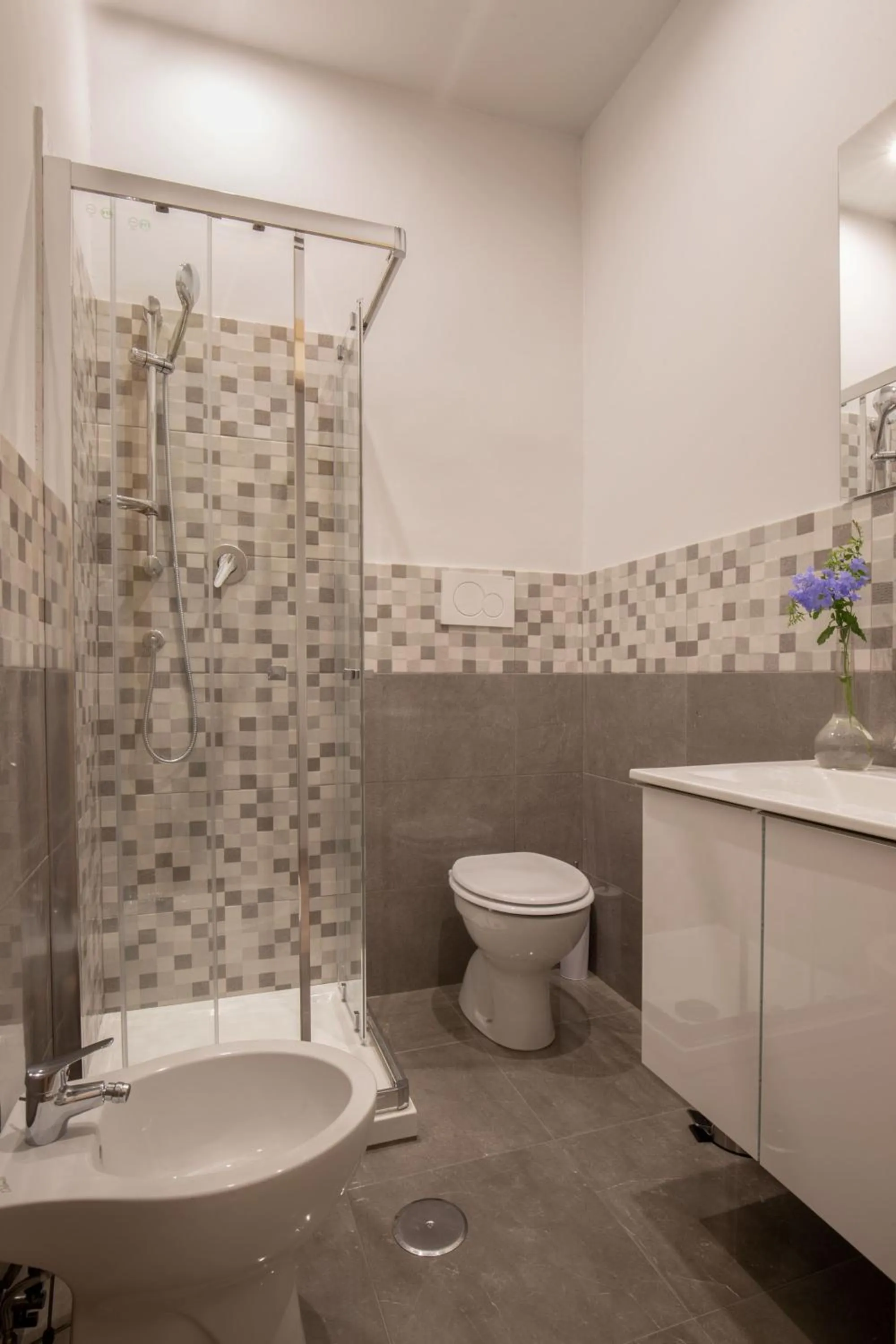 Shower in The Shell Rome Suite