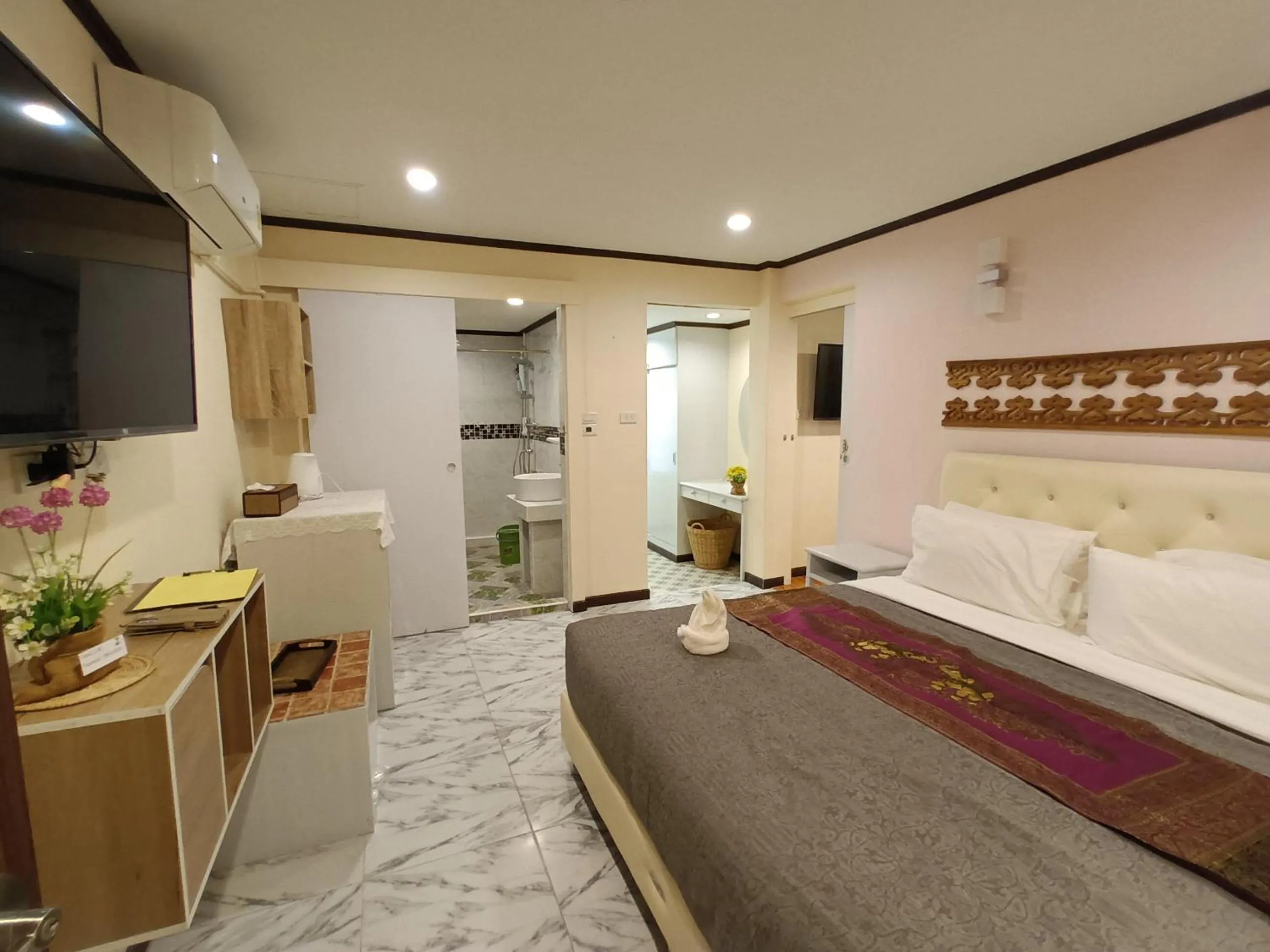 TV and multimedia, Bed in Cana Boutique Hotel