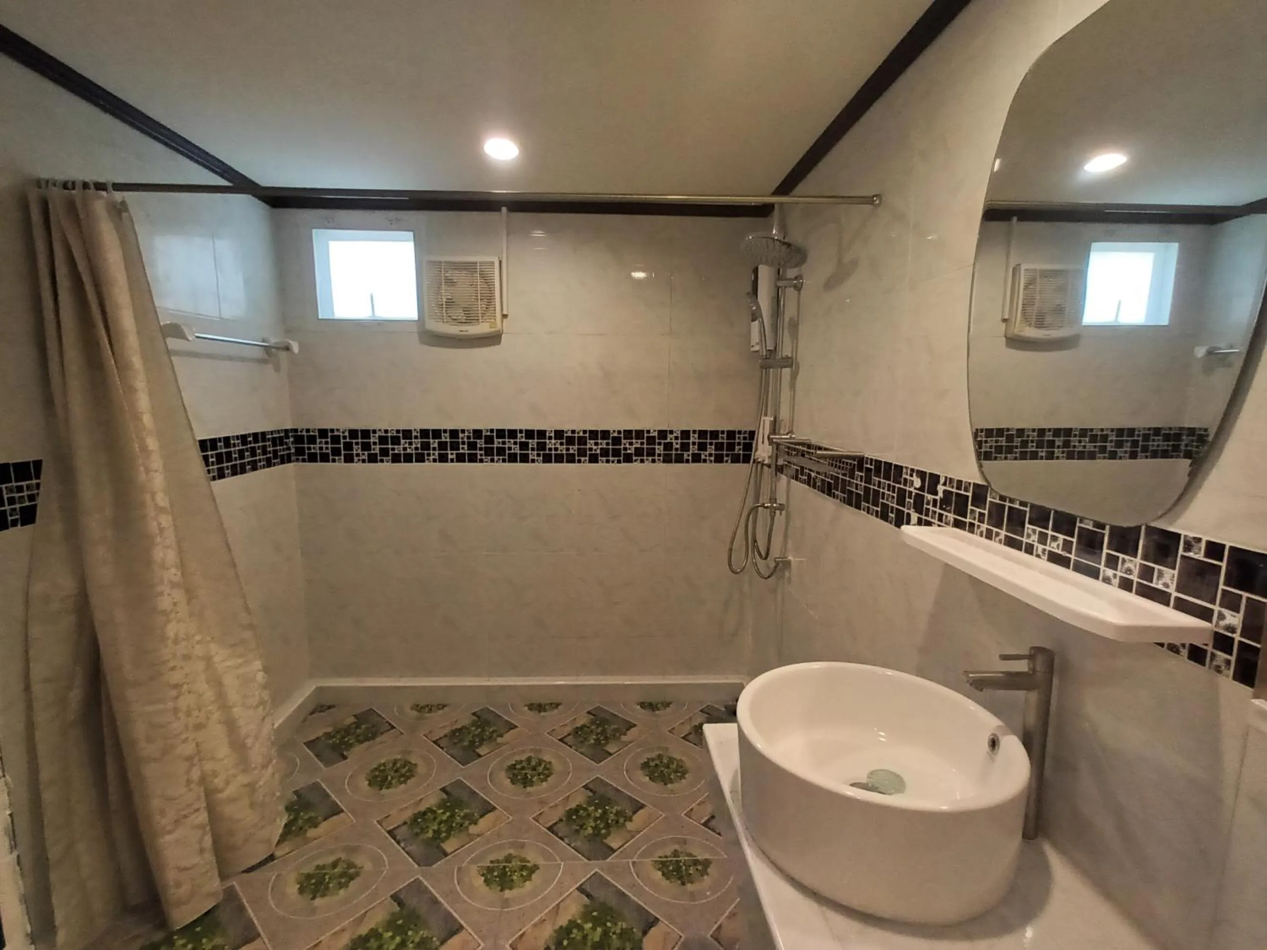 Shower in Cana Boutique Hotel