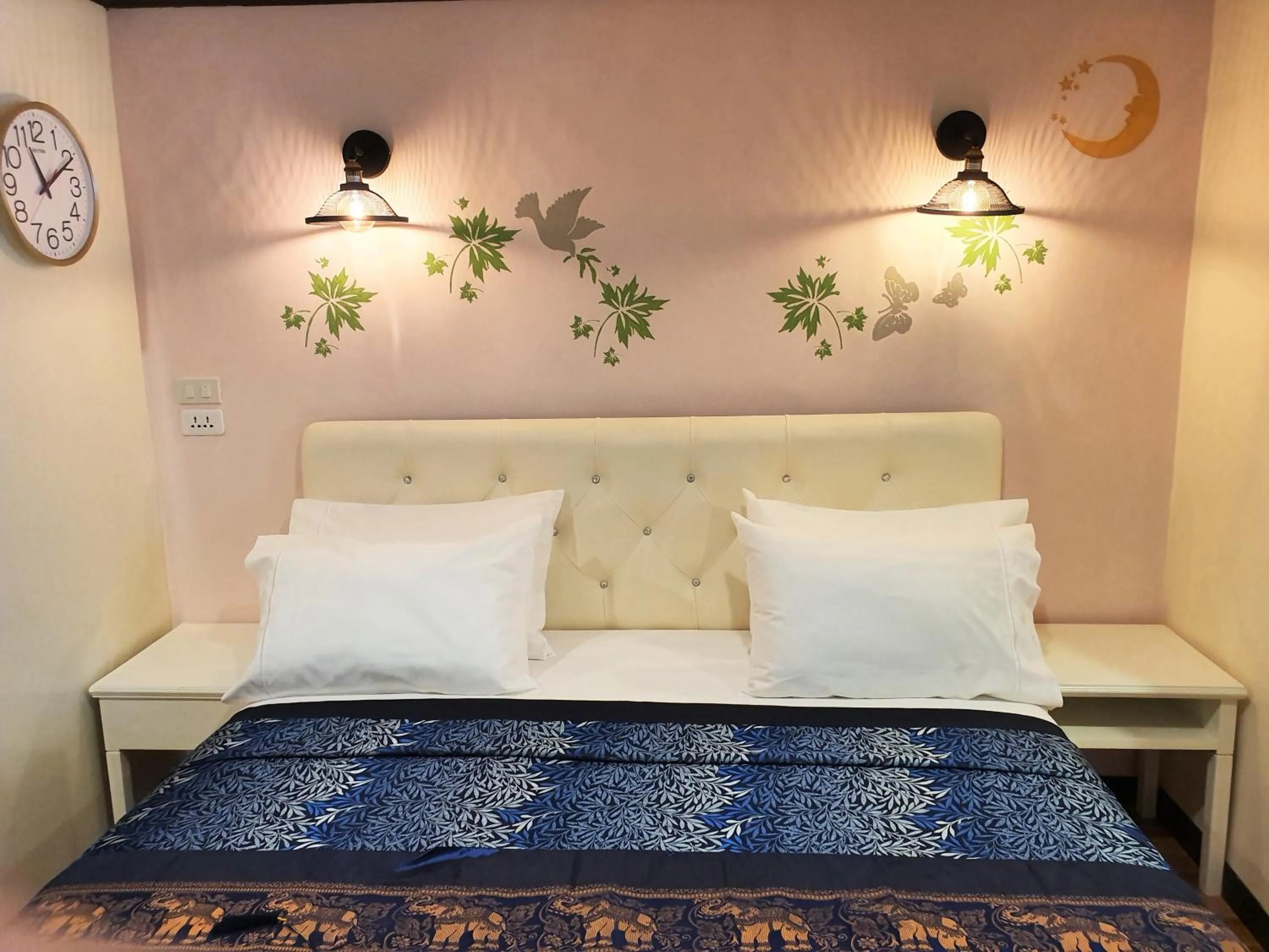 Photo of the whole room, Bed in Cana Boutique Hotel