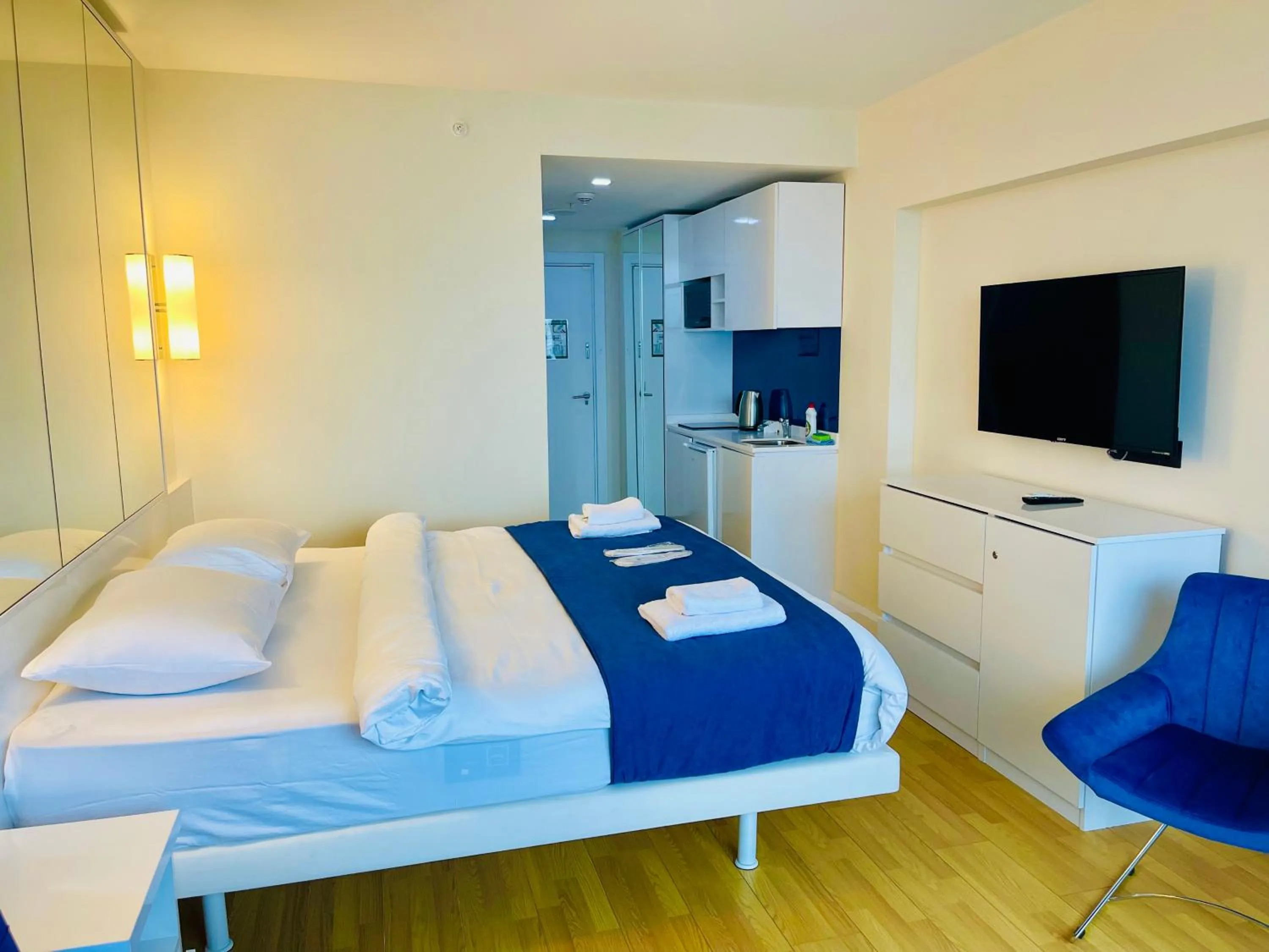 Photo of the whole room, Bed in Royal Sea Breeze Apartments