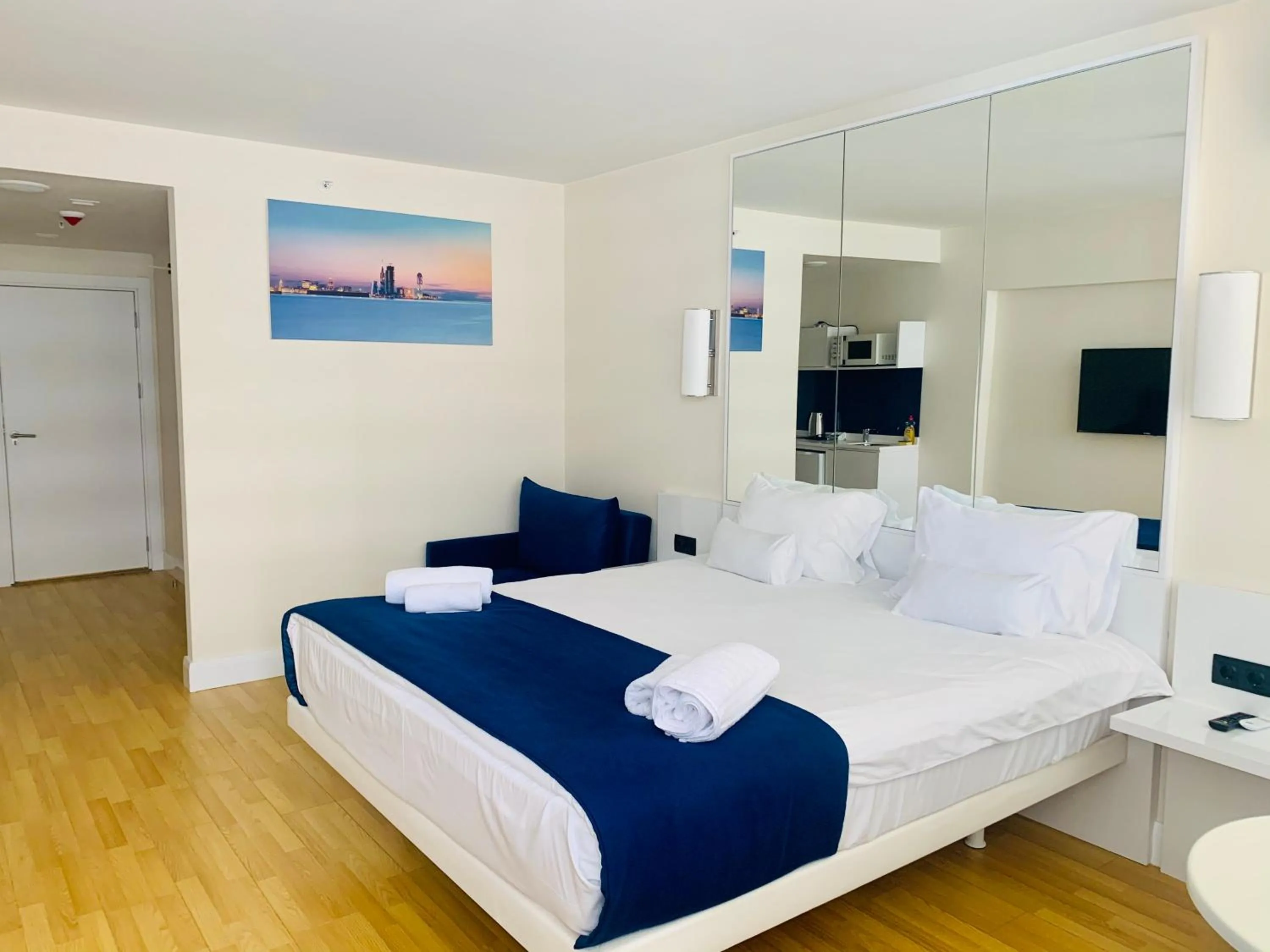 Photo of the whole room, Bed in Royal Sea Breeze Apartments