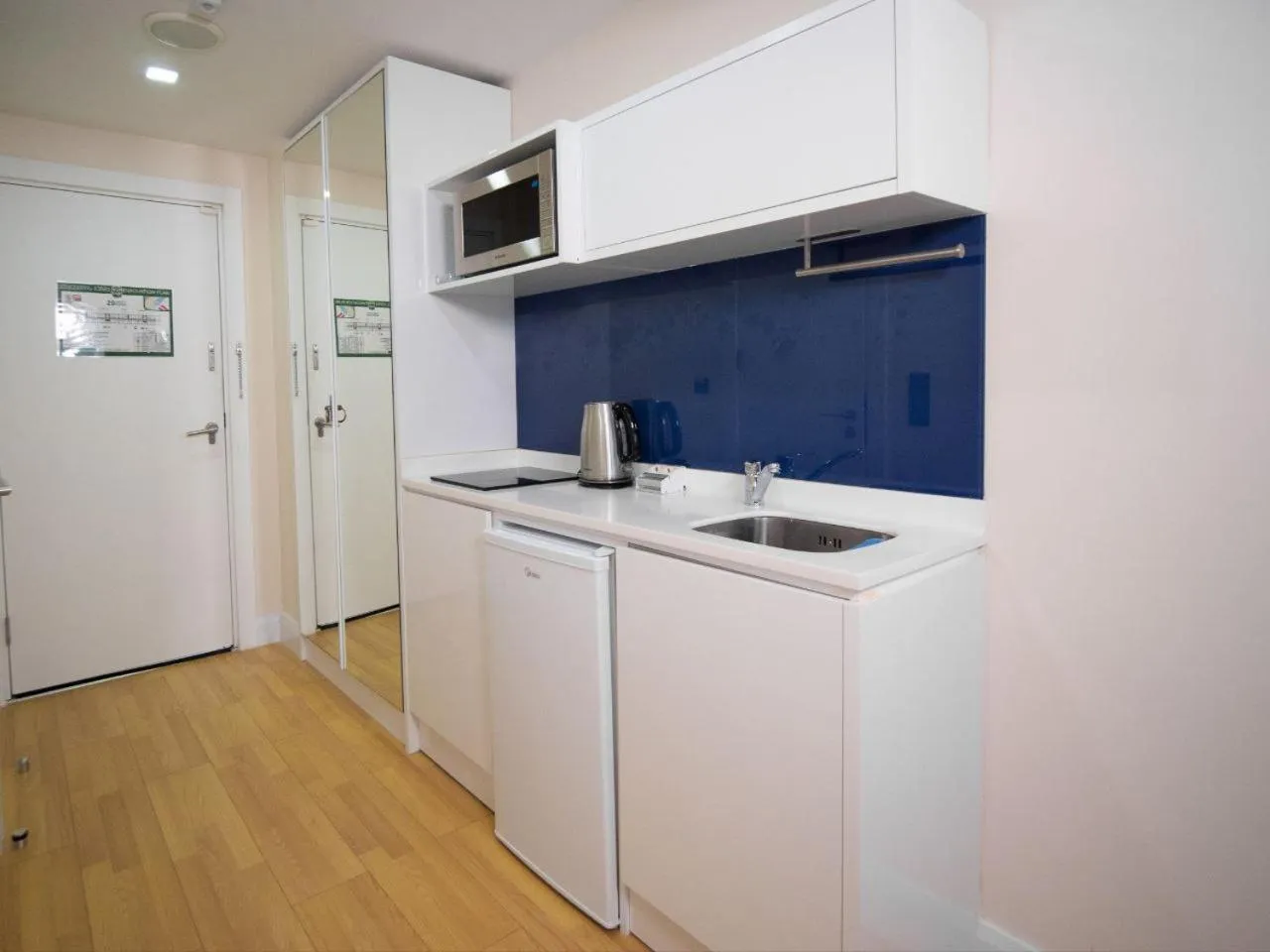 Kitchen or kitchenette in Royal Sea Breeze Apartments