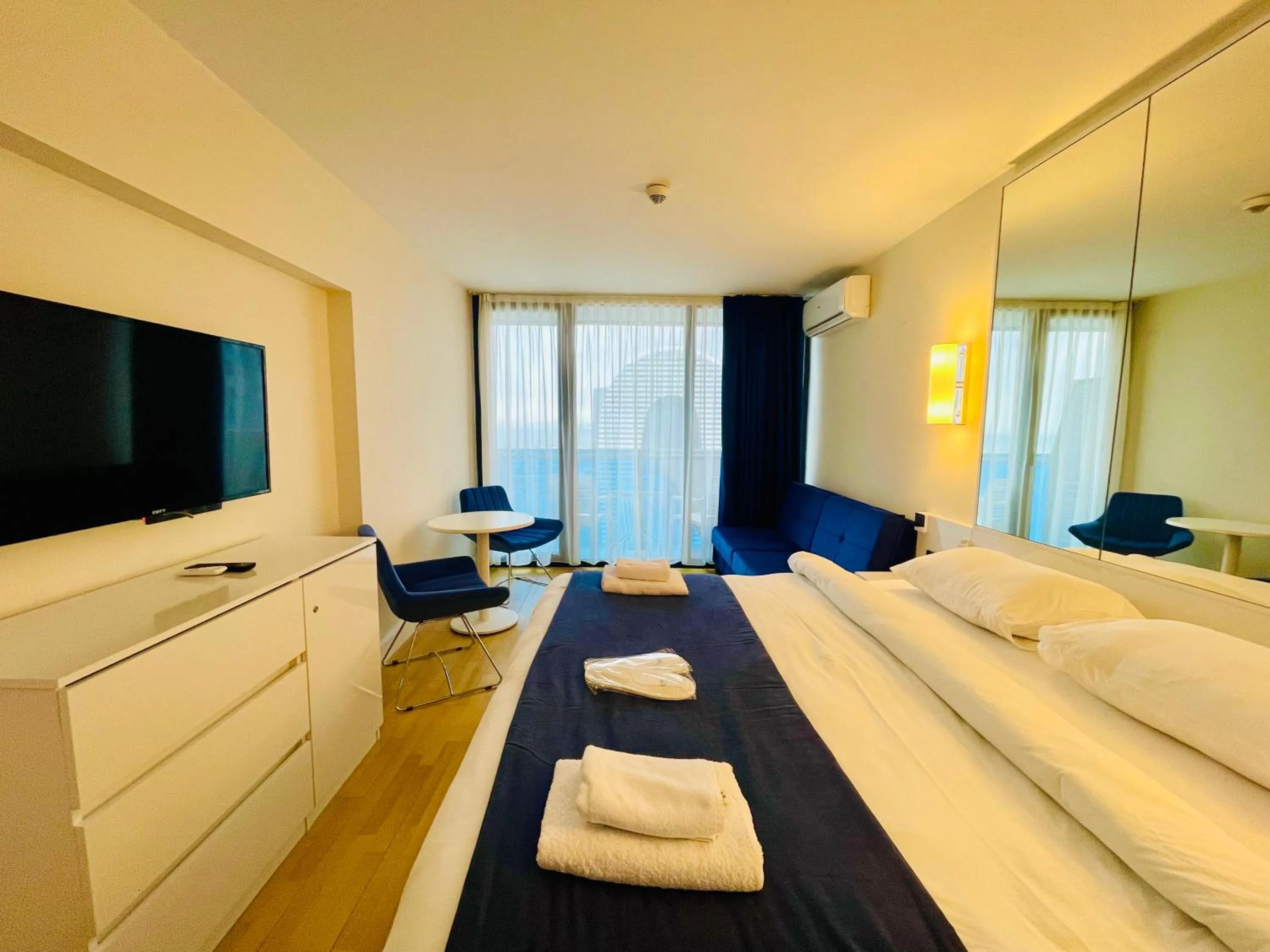 TV and multimedia, Bed in Royal Sea Breeze Apartments