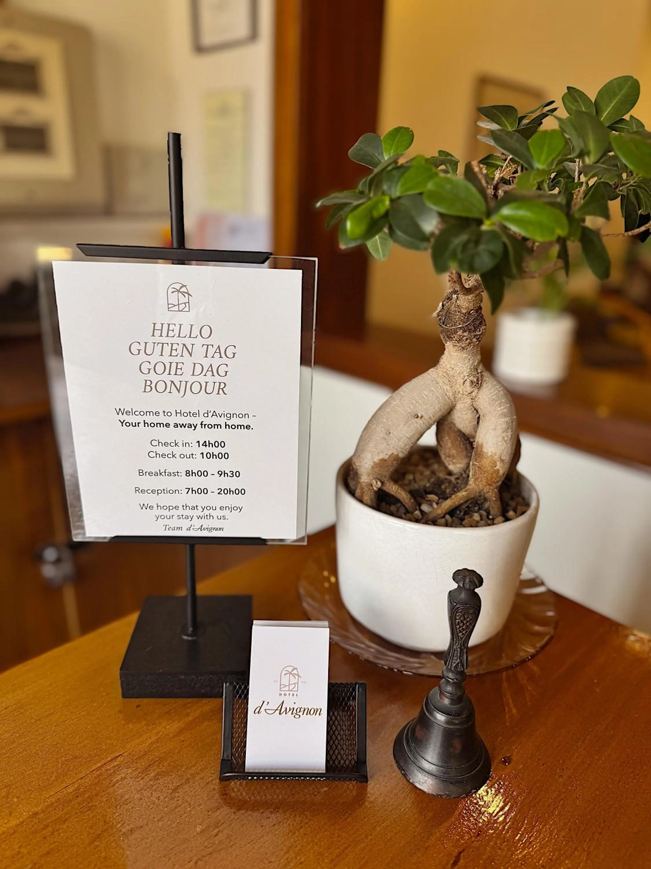 Lobby or reception in Pension d'Avignon