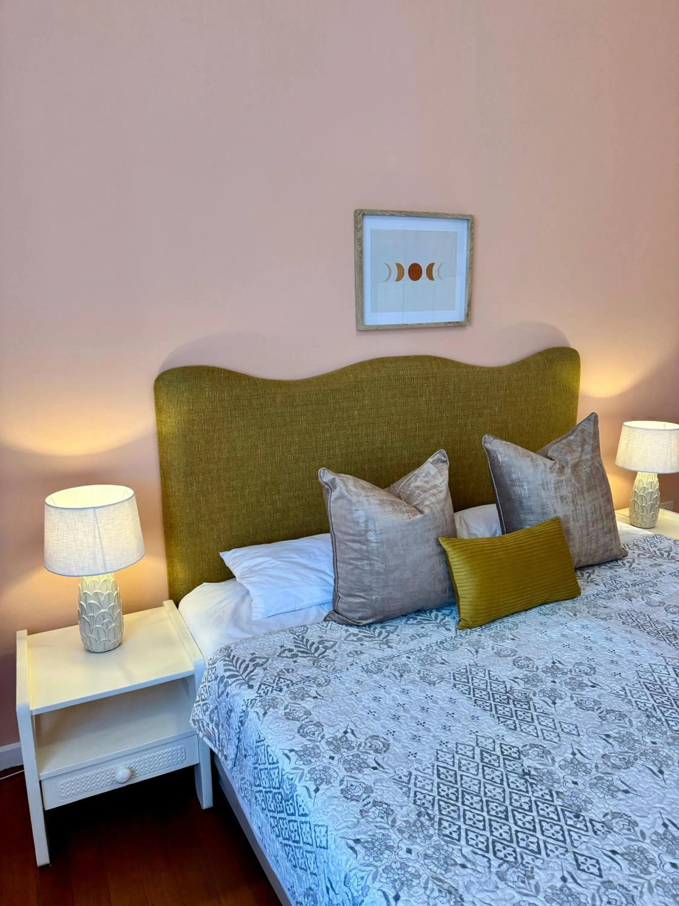 Photo of the whole room, Bed in Pension d'Avignon