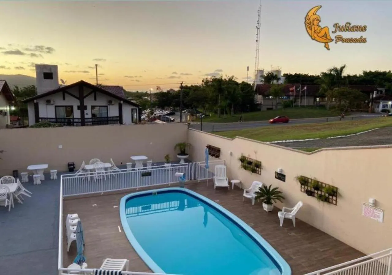 Swimming pool in Pousada Juliane