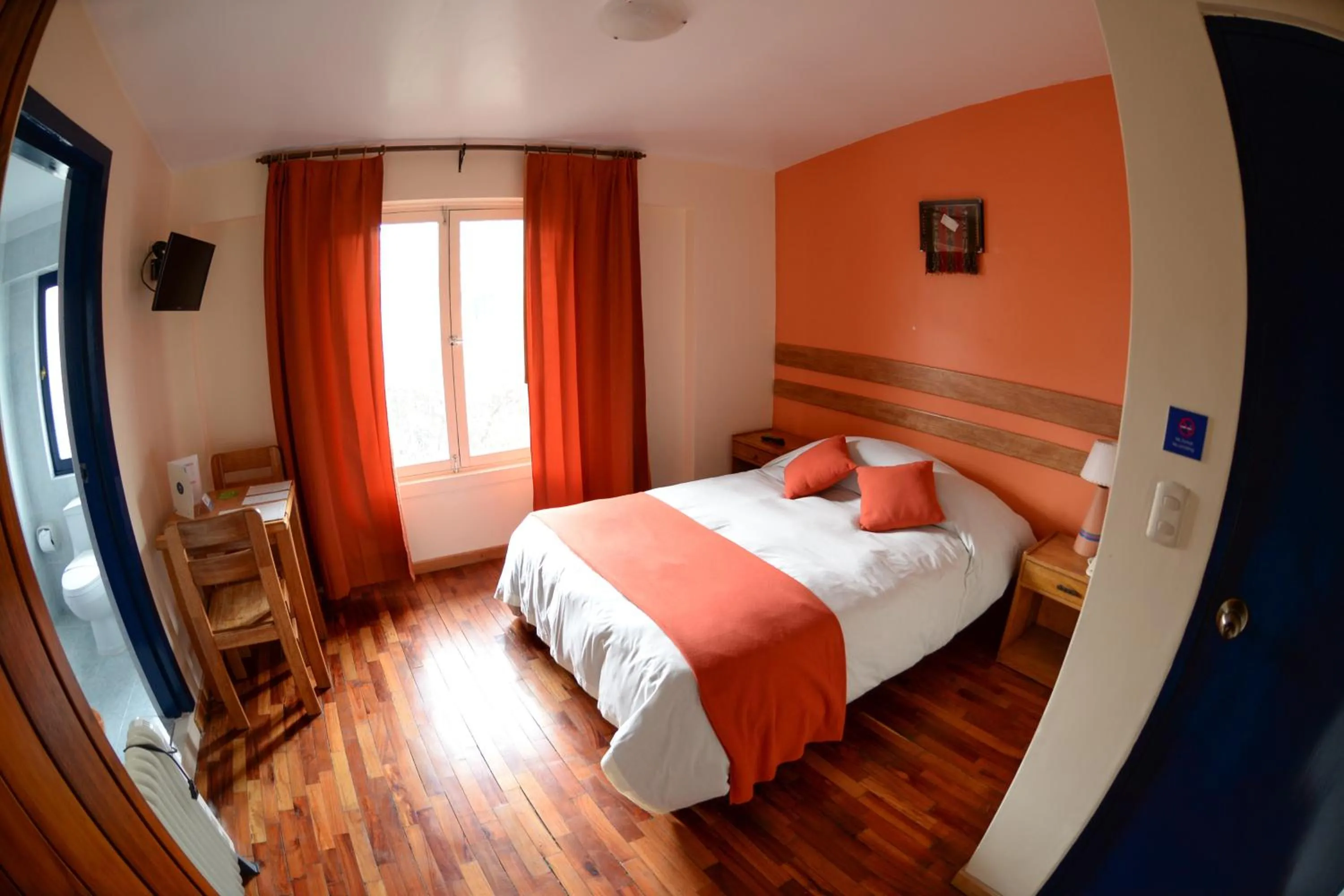 Photo of the whole room, Bed in La Casa de Fray Bartolome