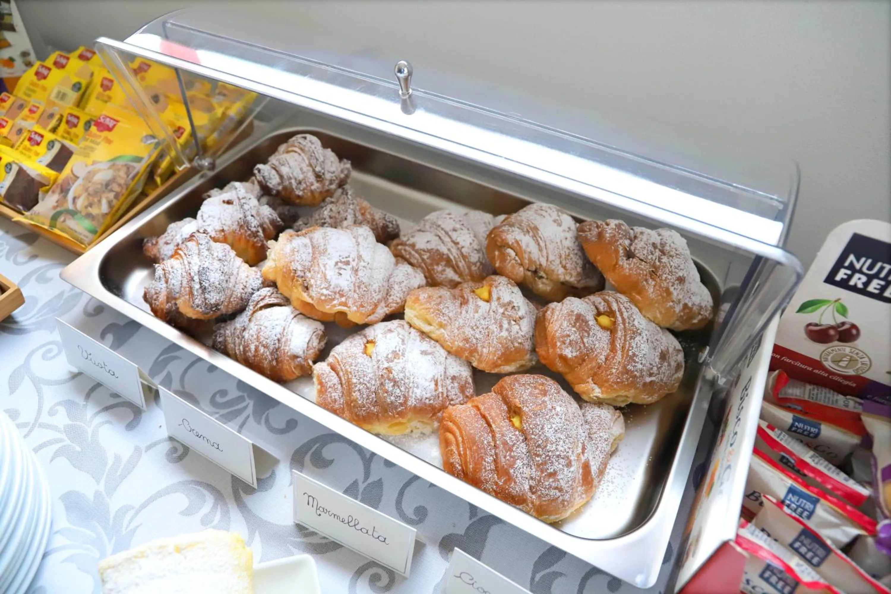 Breakfast in Albergo Cantiani