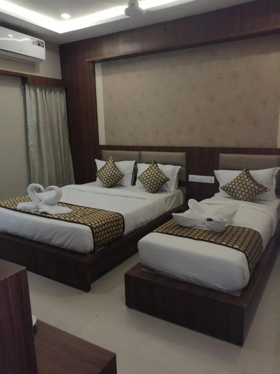 Bedroom, Bed in Grand Oliver