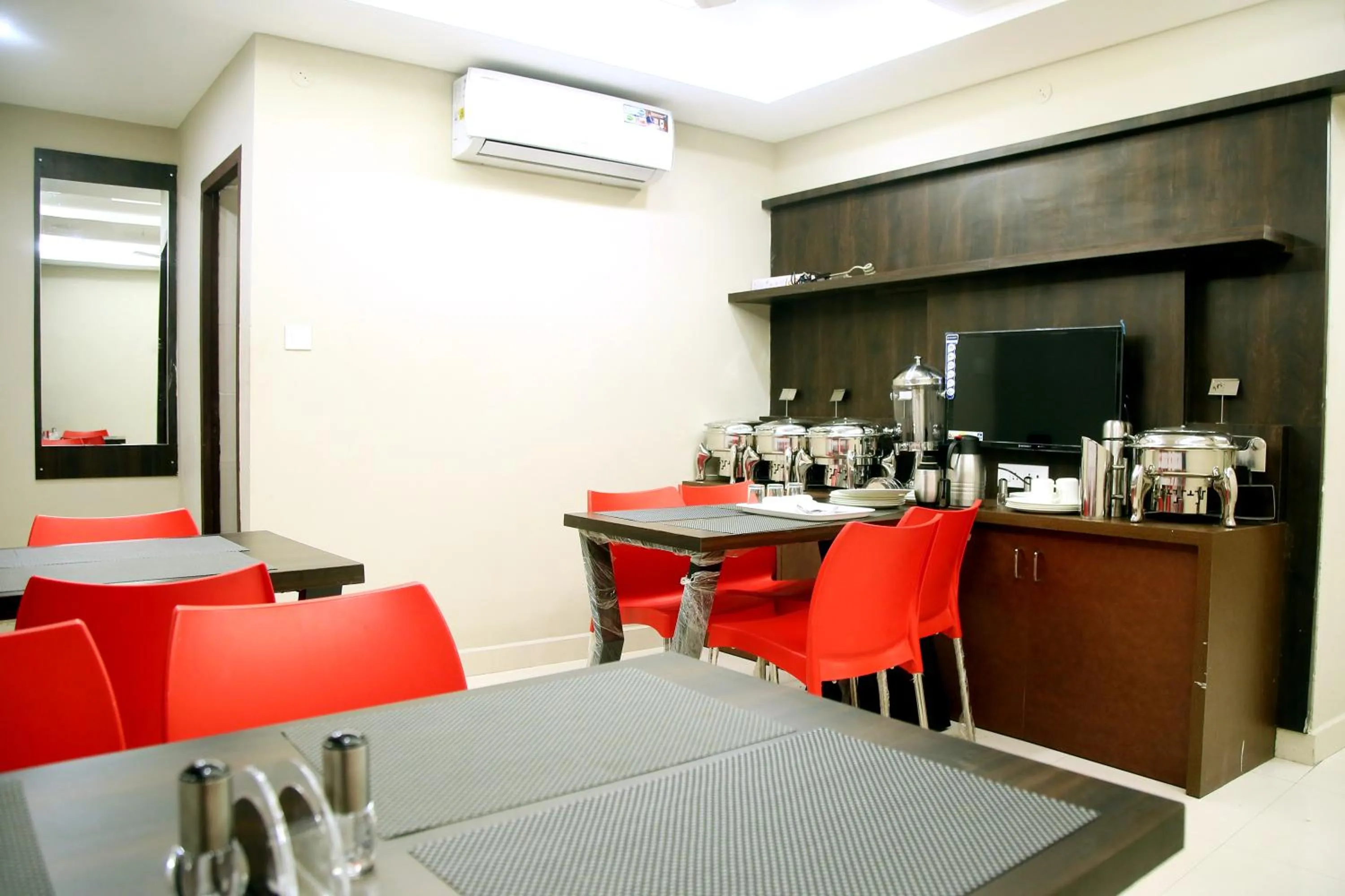 Restaurant/places to eat in Grand Oliver