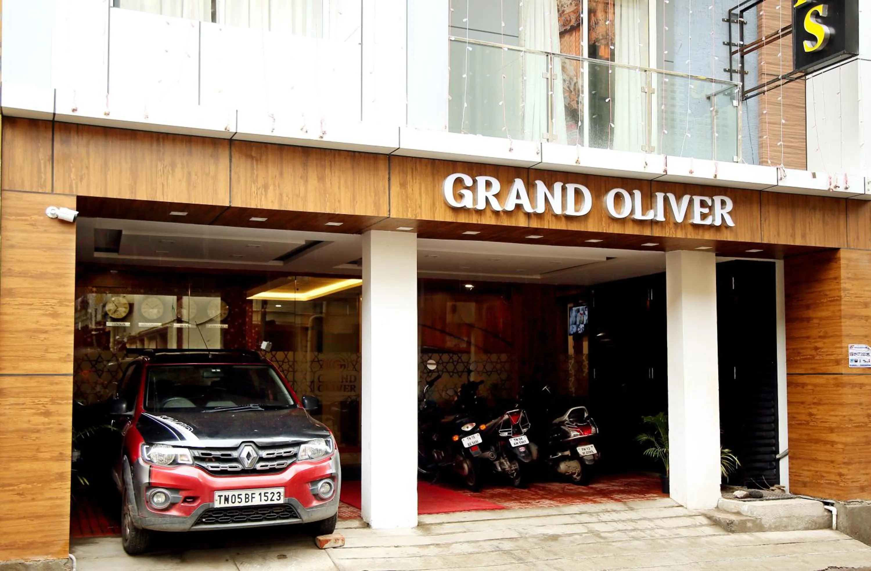 Parking in Grand Oliver