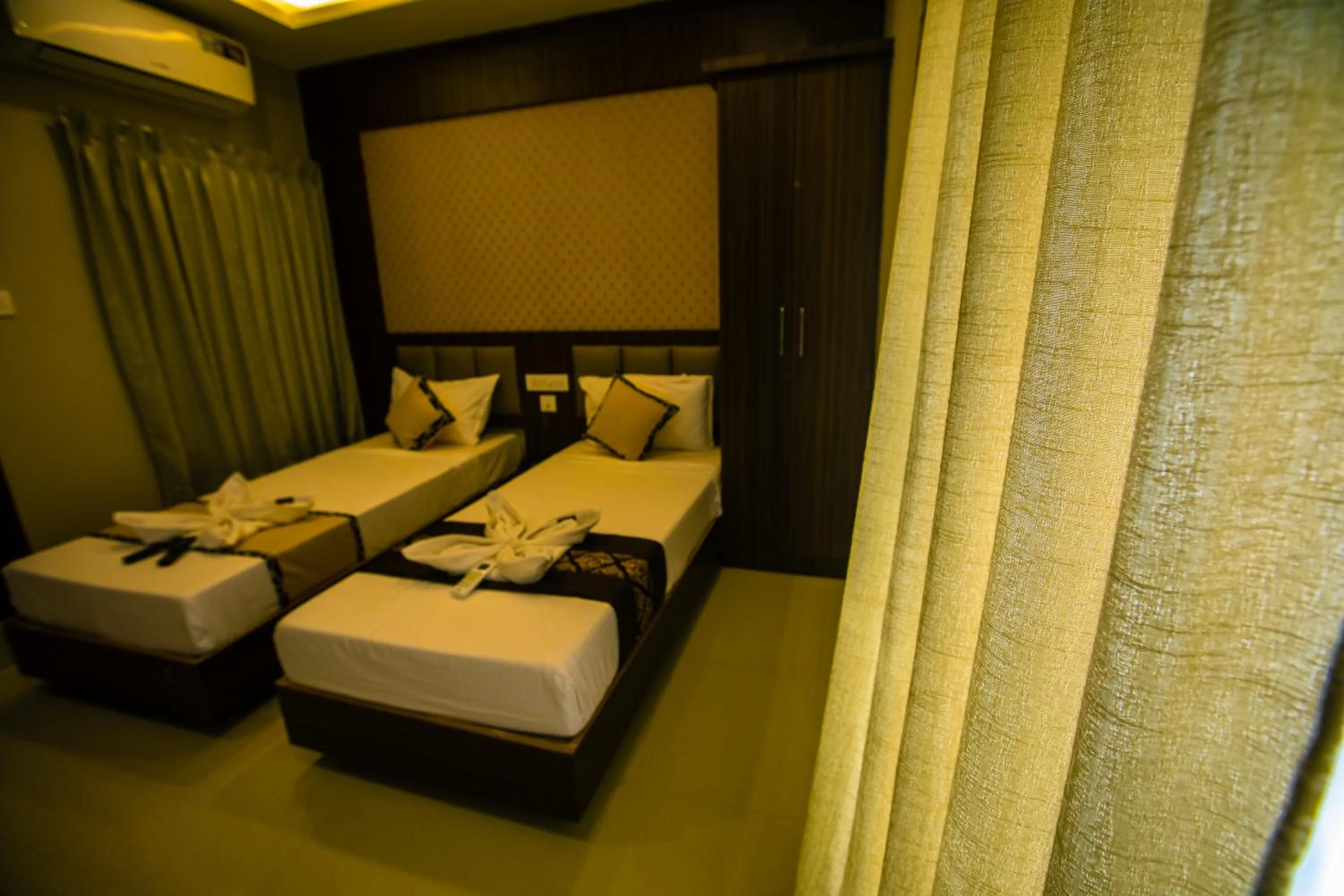 Bedroom, Bed in Grand Oliver