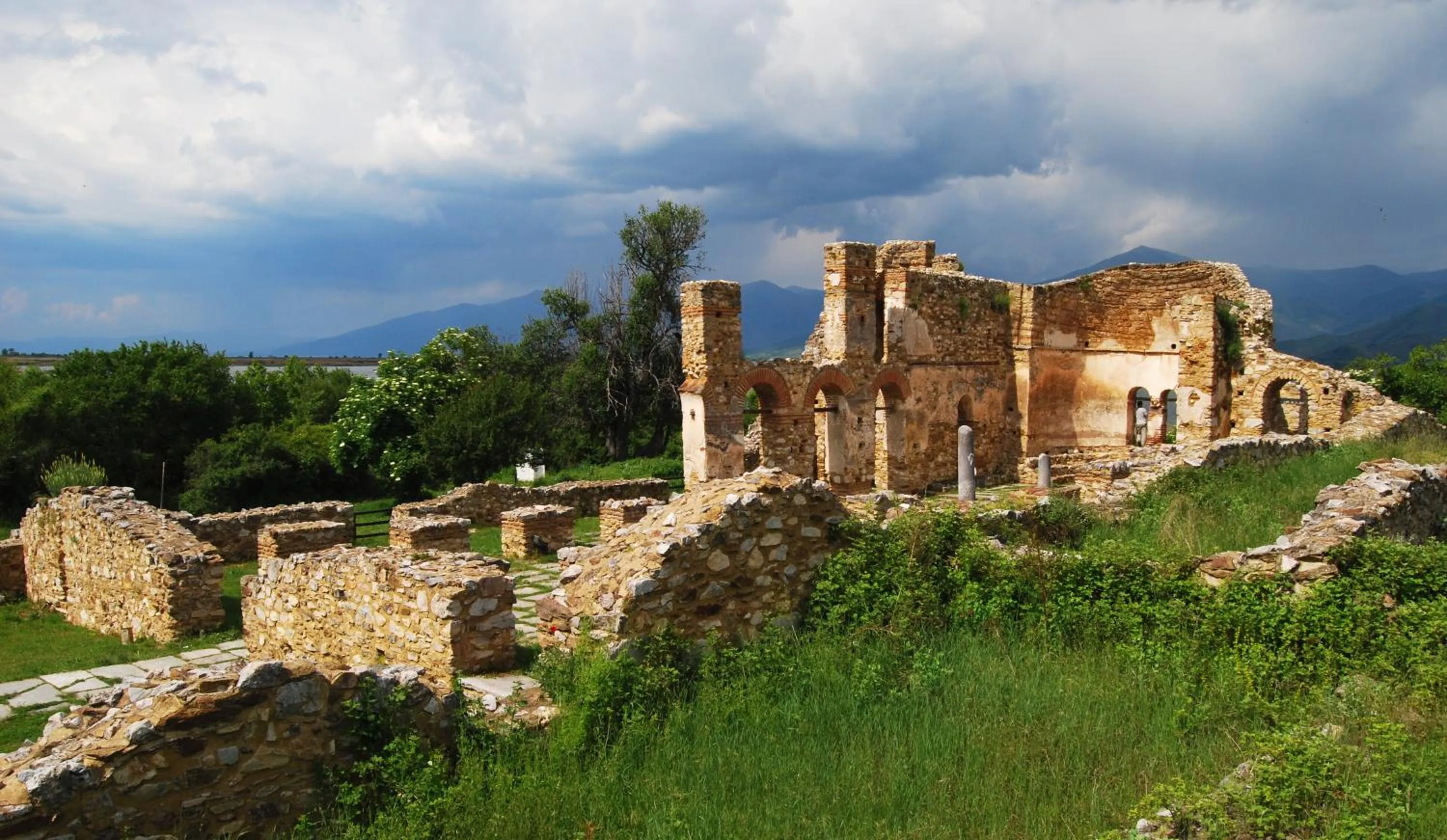 Area and facilities in Varnous Hotel
