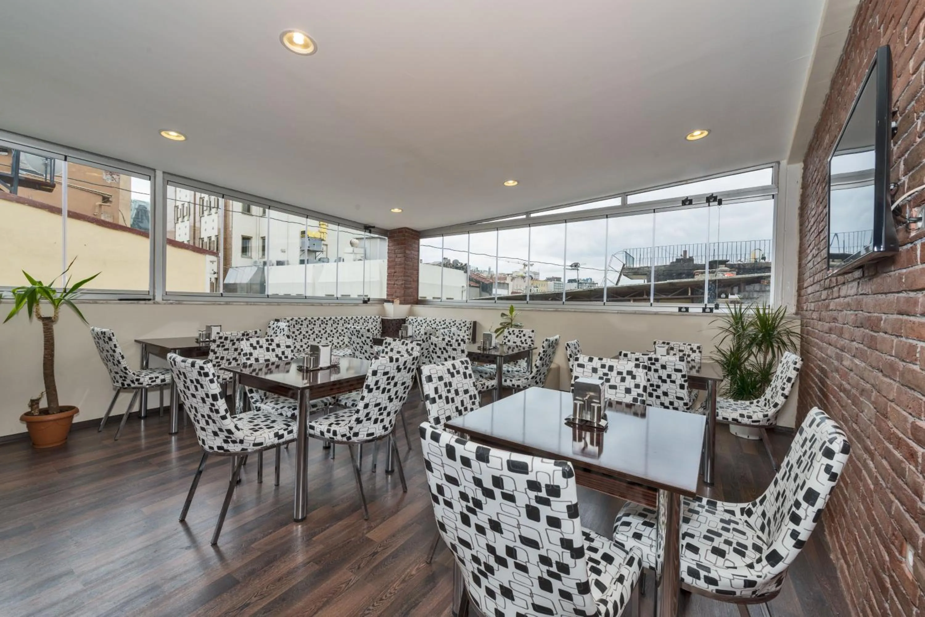 Dining area in Invictum Residence