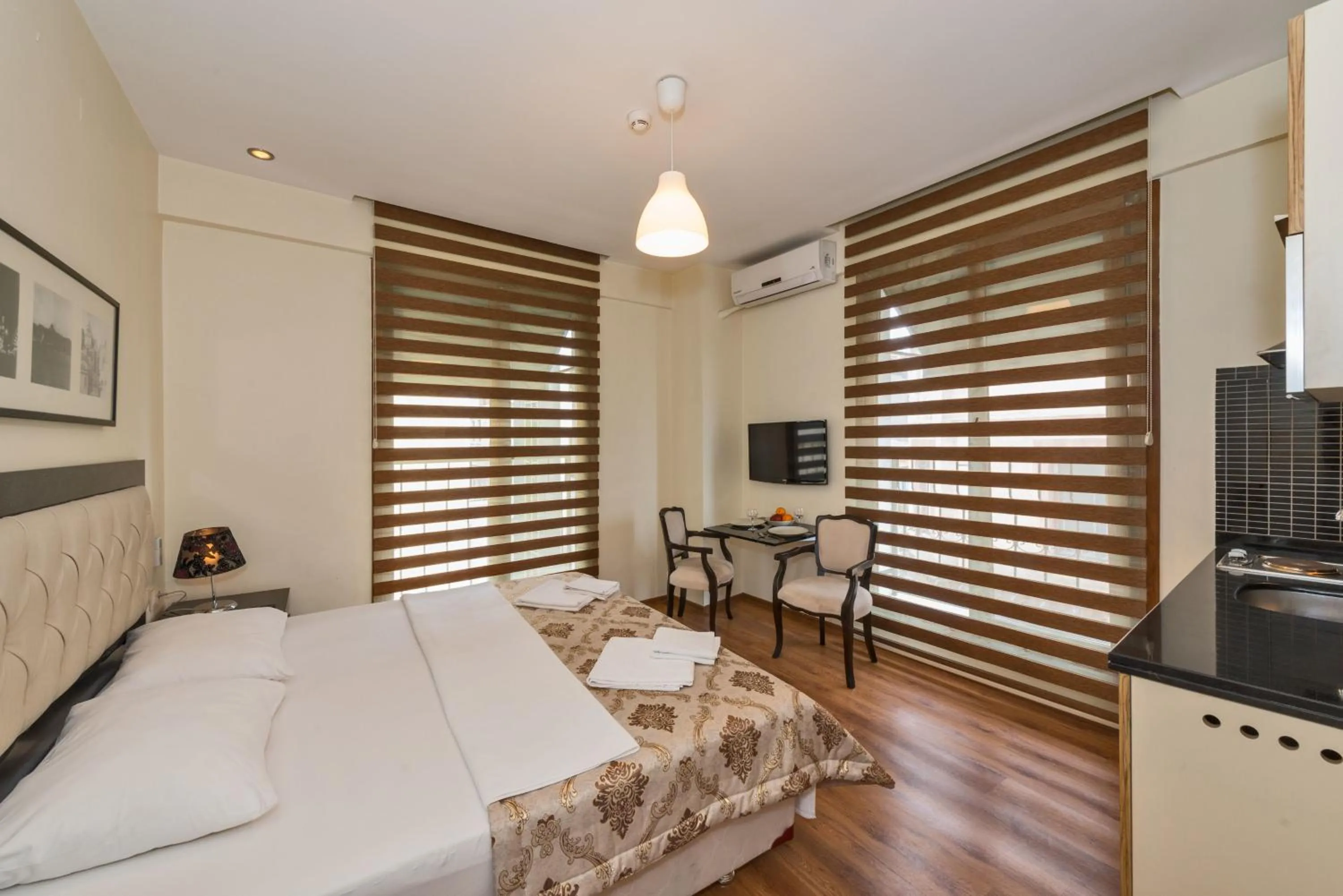 Bedroom, Bed in Invictum Residence