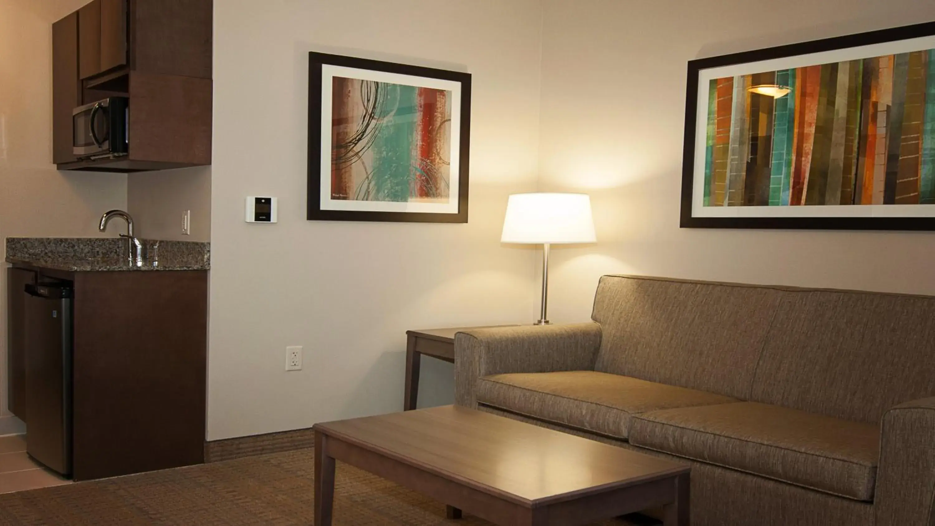 Deluxe Suite - Mobility Accessible - Non-Smoking in Holiday Inn Express Hotel & Suites Wichita Northeast by IHG Deluxe Suite - Mobility Accessible - Non-Smoking in Holiday Inn Express Hotel & Suites Wichita Northeast by IHG