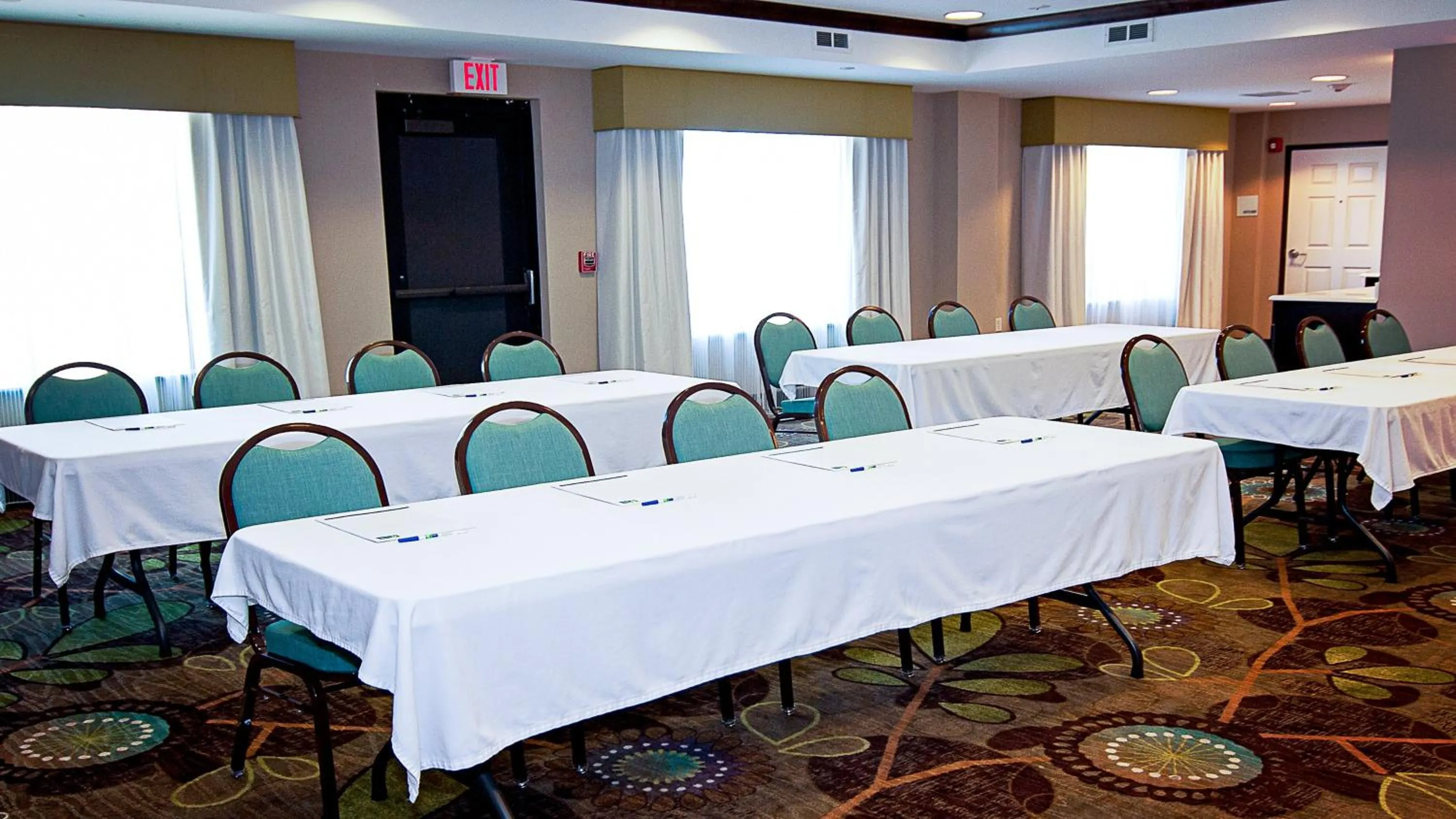 Meeting/conference room in Holiday Inn Express Hotel & Suites Wichita Northeast by IHG