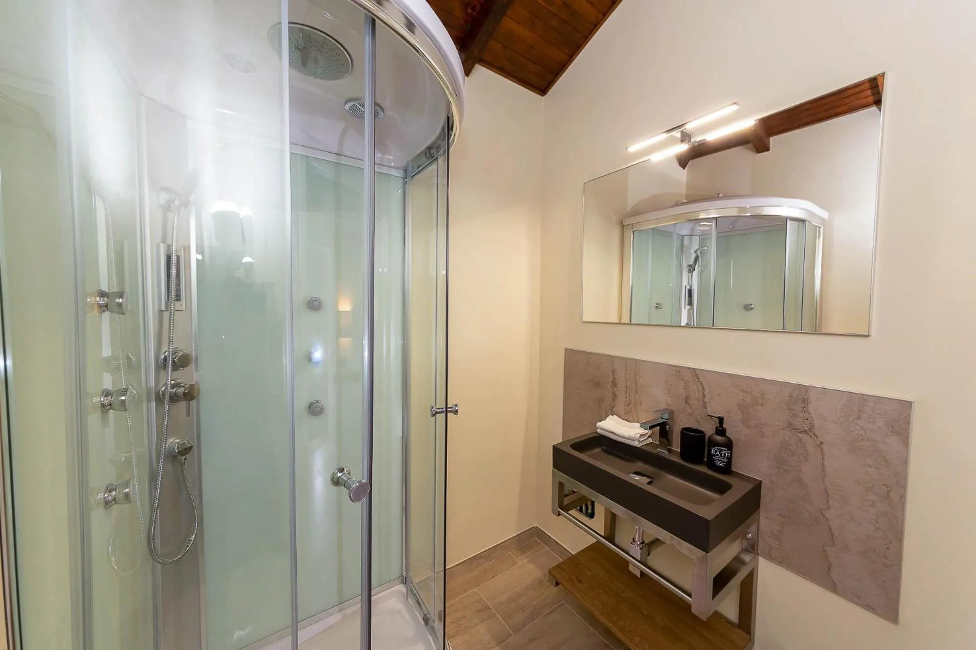 Bathroom in Villa Sarchi