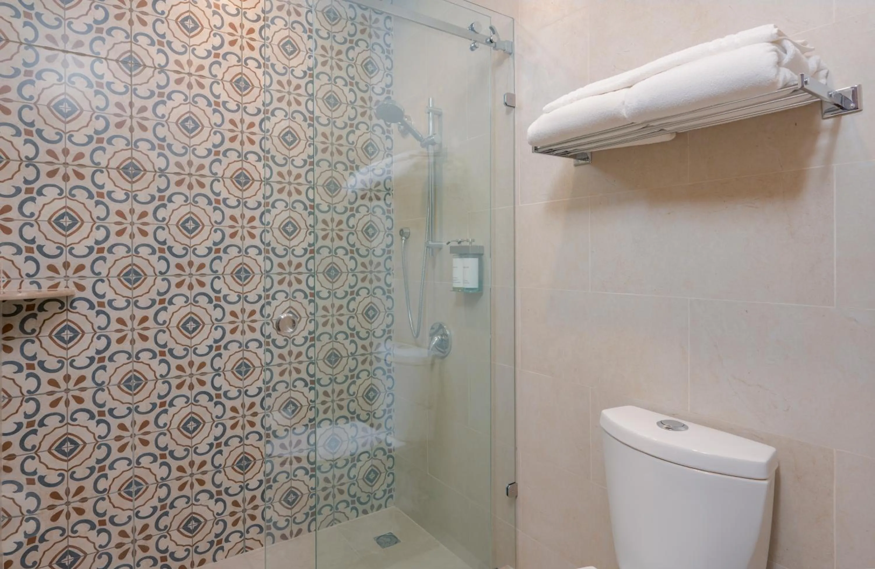 Bathroom in Gran Hotel Mexico by Solaris