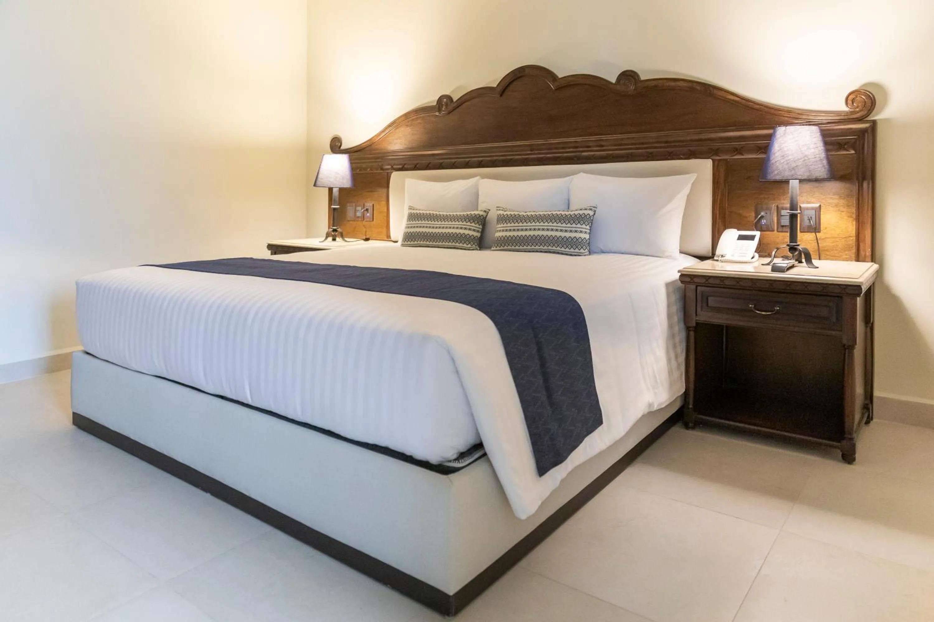 Bed in Gran Hotel Mexico by Solaris